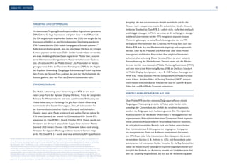 43 
Targeting und Optimierung 
Mit bestimmten Targeting-Einstellungen und Biet-Algorithmen generieren 
DSPs Gebote für Page Impressions und geben diese an die SSPs zurück. 
Die SSP vergleicht die eingehenden Gebote aller DSPs und vergibt die Ad 
Impression schließlich an den Höchstbietenden. Gleichzeitig werden im 
RTB-Prozess über die DSPs mobile Kampagnen in Echtzeit optimiert.10 
Außerdem wird sichergestellt, dass die einschlägige Werbung im richtigen 
Kontext platziert werden kann. Dafür werden Standarddaten verwendet, 
wie etwa die demografischen Daten registrierter Mobile User, anonymi-sierte 
Informationen über geclusterte Nutzerverhalten sowie Geoloca-tion, 
Uhrzeit oder Art des Mobile Device11. Als Preismodell im Verstei-gerungsprozess 
findet der Tausender-Kontaktpreis (TKP) für die Abgabe 
des Angebots Anwendung. Das gängige Auktionierungs-Modell folgt dabei 
dem Prinzip der Second-Price-Auktion, bei dem der Höchstbietende die 
Auktion gewinnt, aber den Preis des Zweithöchstbietenden zahlt. 
Standardisierung 
Das Mobile Advertising unter Verwendung von RTA ist eine noch 
relativ junge Form der digitalen Display-Werbung. Trotz der steigenden 
Relevanz für Werbetreibende und trotz zunehmender Bedeutung von 
Mobile Advertising im Marketing-Mix gilt: Auch Mobile Advertising 
kommt nicht ohne Standardisierung aus. Dies gilt insbesondere bei 
der Kommunikation zwischen Käufern (Demand) und Verkäufern 
(Supply), wenn sie im Markt erfolgreich sein wollen. Derzeit gibt es für 
RTA einen Standard, der sowohl für Online als auch für Mobile RTA 
anwendbar ist: OpenRTB 2.1 (Stand: Oktober 2012). Dieser wurde von 
Vertretern der Demand- als auch der Supply-Seite als reiner Mobile- 
Standard 2010 initiiert (Version 1.0). Mittlerweile haben rund achtzig 
Vertreter der digitalen Werbung an dieser Standard-Version mitge-wirkt. 
Mit OpenRTB 2.1 wurde eine neue einheitliche API-Spezifikation 
Mobile RTA – Ein Trend 
10 Mobile-Demand-Side-Plattformen (Mobile Only DSP): Im noch recht jungen Mobile-Advertising-Markt haben sich Spezialisten für 
die programmatische Aussteuerung von mobilen Werbekampagnen gebildet, die ausschließlich Werbemittel auf mobilen Endgeräten 
aussteuern. Diese Ad-Server-Technologie ist auf die Anforderungen des stark fragmentierten Mobile-Devices-Markt zugeschnitten. 
11 Vgl. Wikipedia „Real Time Bidding“ sowie „Performancegewinn im Realtime Bidding aus wissenschaftlicher Perspektive“ 
http://onlinemedia-research.com/2012/12/performancegewinn-im-real-time-bidding-aus-wissenschaftlicher-perspektive-teil-1/ 
Das Wissen, welche Gruppen von Nutzern wie auf Werbung reagieren und wie die Klickwahrscheinlichkeiten von Nutzern bestimmt 
werden können, eröffnet weiterhin erhebliche Optimierungspotenziale bei der individuellen Auslieferung von mobiler Werbung. Dies 
gilt insbesondere, wenn es darum geht, Nutzern ohne Klickinteresse keine weitere Werbung auszusteuern und die Frequenz der 
Werbeeinblendungen zu bestimmen, mit denen eine optimale Werbewirkung erzielt werden kann (Frequency-Capping). FC wird ins-besondere 
bei hochwertigen mobilen Werbemitteln, zum Beispiel Video / Pre-Roll und Rich Media, eingesetzt. Dabei legen die Werbe-treibenden 
fest, was die optimale Kontakthäufigkeit auslöst – also wie oft die User Kontakt mit einer bestimmten Werbebotschaft 
haben, bis das gewünschte Ergebnis, zum Beispiel ein Klick oder eine Conversion, erreicht wird. 
festgelegt, die den automatisierten Handel vereinfacht und für alle 
Akteure noch transparenter macht. Ein einheitlicher, für alle Akteure 
bindender Standard ist OpenRTB 2.1 jedoch nicht. Außerdem sind auch 
unabhängige Lösungen im Markt vertreten, an die sich jüngere, weniger 
etablierte Unternehmen bei der RTB-Integration anpassen müssen. 
Weiterhin gibt es per se keine Einschränkungen bei den via RTB 
verfügbaren Werbemitteln: den Creatives. Im Prinzip kann auch bei 
Mobile RTA jede Art von Werbemitteln angefragt und ausgetauscht 
werden. Aber da die Publisher und Advertiser über einen Mittler 
interagieren, sind direkte Absprachen über mögliche Sonderwer-beformen 
eher schwierig. Dieser Umstand führt zu einer weiteren 
Standardisierung der Werbeformen. Derzeit haben sich die Werbe-formate 
von der internationalen Mobile Marketing Association (MMA) 
und dem Interactive Advertising Bureau (IAB) als De-facto-Standard 
im Mobile Display durchgesetzt – so z. B. IAB Medium Rectangle und 
MMA XXL. Hinzu kommen MRAID-kompatible Rich-Media-Formate 
sowie Videos, die dem Video Ad Serving Template (VAST) entspre-chen. 
Neben einfachen Banner Ads werden also via Open RTB auch 
Video Ads und Rich Media Creatives unterstützt. 
Vorteile Mobile RTA für die Buy Side 
Über Mobile RTA werden relevante Zielgruppen effizient mittels 
Targeting und Retargeting erreicht. Im Fokus steht hierbei nicht 
unbedingt der Content bzw. das Umfeld der einzelnen Impression, 
sondern die Zielgruppe, auch Audience genannt. Die Wertigkeit der 
Audience variiert für den Bidder (Advertiser) in Abhängigkeit von der 
angenommenen Wahrscheinlichkeit einer Conversion. Diese angenom-mene 
Conversion Rate wird durch verschiedene Faktoren bestimmt, 
die sich jedoch im mobilen Bereich stark von Online unterscheiden: 
Eine Kombination aus Erfahrungswerten vergangener Kampagnen 
mit anonymisierten Daten zur Audience sowie weitere Parameter, 
wie GPS-Daten oder Informationen zum Betriebssystem des jeweils 
verwendeten Gerätes (z. B. Android vs. iOS), sind Bestandteile jeder 
auktionierten Ad Impression. Zu den Vorteilen für die Buy-Seite zählen 
neben den besseren und vielfältigeren Optimierungsmöglichkeiten und 
bezüglich des Einkaufs von Audiences anstelle von Umfeldern eine Viel-zahl 
von Targeting-Möglichkeiten, die sich aus der Anreicherung jeder 
 