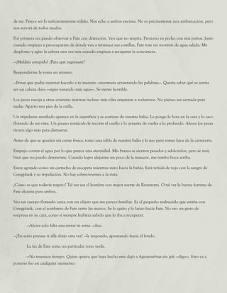 de mí. Parece ser lo suficientemente sólido. Nos echo a ambos encima. No es precisamente una embarcación, pero
nos servirá de todos modos.
Por primera vez puedo observar a Fate con detención. Veo que no respira. Presiono su pecho con mis puños. Justo
cuando empiezo a preocuparme de dónde van a terminar sus costillas, Fate tose un montón de agua salada. Me
desplomo y agito la cabeza una vez más cuando empieza a recuperar la conciencia.
—¡Maldito estúpido! ¿Para qué regresaste?
Responderme le toma un minuto.
—Pensé que podía intentar hacerlo a tu manera —murmura arrastrando las palabras—. Quería saber qué se sentía
ser un cabeza dura —sigue tosiendo más agua—. Se siente horrible.
Los peces navaja y otras criaturas marinas incluso más viles empiezan a rodearnos. No pienso ser carnada para
nadie. Aparto mis pies de la orilla.
Un tripulante mutilado aparece en la superficie y se sostiene de nuestra balsa. Le pongo la bota en la cara y lo saco
flotando de mi vista. Un grueso tentáculo le recorre el cuello y lo arrastra de vuelta a lo profundo. Ahora los peces
tienen algo más para distraerse.
Antes de que se queden sin carne fresca, tomo una tabla de nuestra balsa y la uso para remar lejos de la carnicería.
Empujo contra el agua por lo que parece una eternidad. Mis brazos se sienten pesados y adoloridos, pero sé muy
bien que no puedo detenerme. Cuando logro alejarme un poco de la masacre, me tumbo boca arriba.
Estoy agotado como un cartucho de escopeta mientras miro hacia la bahía. Está teñida de rojo con la sangre de
Gangplank y su tripulación. No hay sobrevivientes a la vista.
¿Cómo es que todavía respiro? Tal vez sea el hombre con mejor suerte de Runaterra. O tal vez la buena fortuna de
Fate alcanza para ambos.
Veo un cuerpo flotando cerca con un objeto que me parece familiar. Es el pequeño malnacido que estaba con
Gangplank, con el sombrero de Fate entre las manos. Se lo quito y lo lanzo hacia Fate. No veo un gesto de
sorpresa en su cara, como si siempre hubiera sabido que lo iba a recuperar.
	 —Ahora solo falta encontrar tu arma —dice.
—¿En serio piensas ir allá abajo otra vez? —le respondo, apuntando hacia el fondo.
	 La tez de Fate toma un particular tono verde.
	 —No tenemos tiempo. Quien quiera que haya hecho esto dejó a Aguasturbias sin jefe —digo—. Esto va a
ponerse feo en cualquier momento.
 