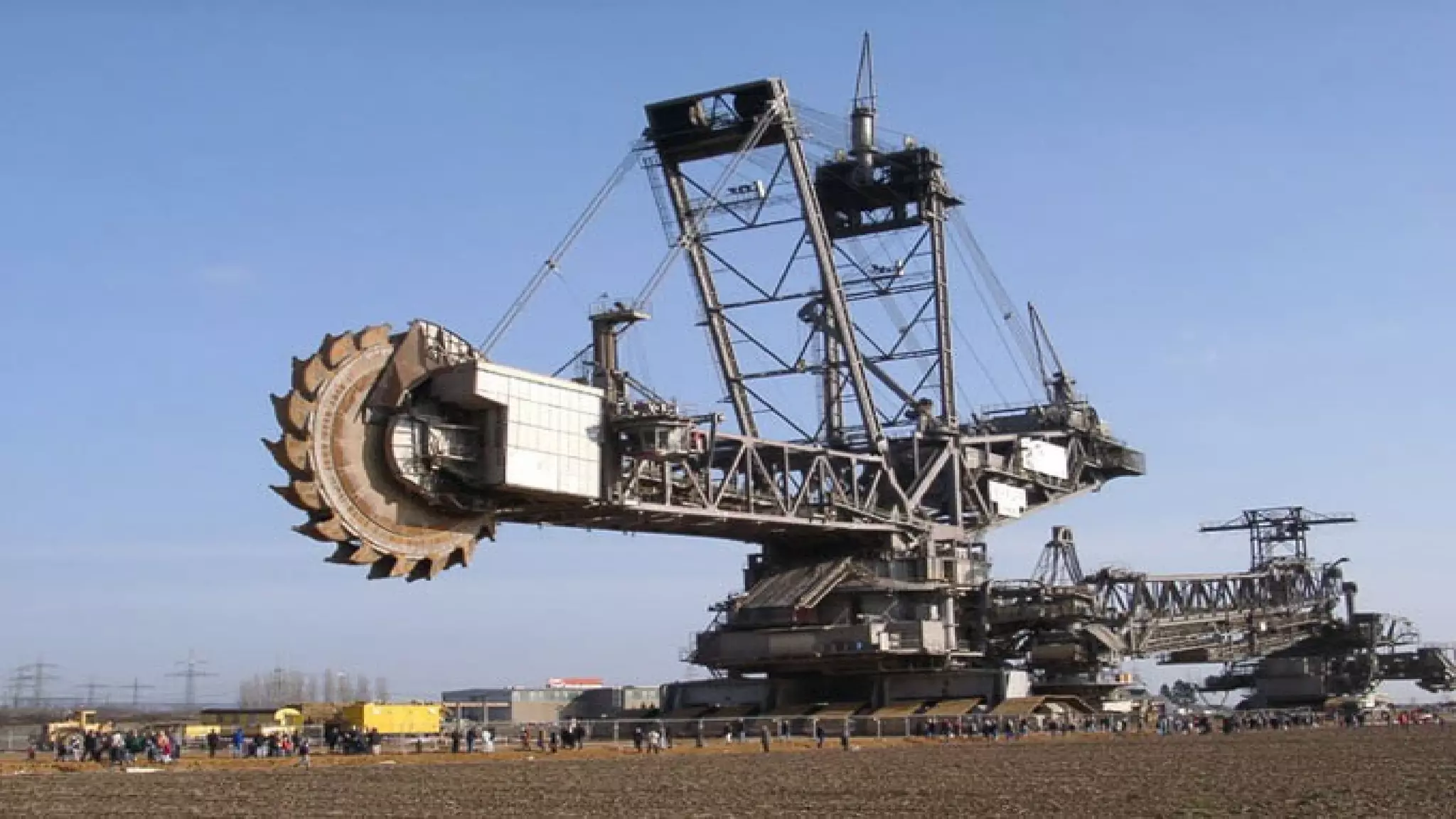 Bucket Wheel Excavator meets D8r dozer