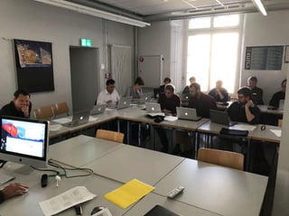 25 aufgeschlagene Laptops
unterrichten
BYOD am Gymnasium - phwa.ch/trogen
 