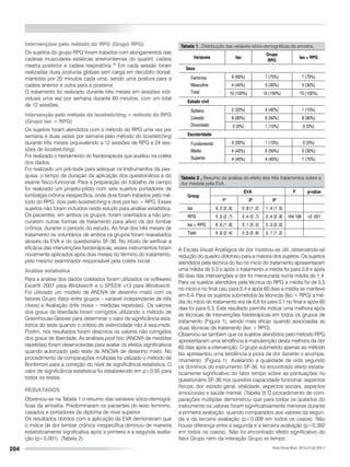 204
Intervenções pelo método do RPG (Grupo RPG)
Os sujeitos do grupo RPG foram tratados com alongamentos das
cadeias musculares estáticas anterointernas do quadril, cadeia
mestra posterior e cadeia respiratória.10
Em cada sessão foram
realizadas duas posturas globais sem carga em decúbito dorsal,
mantidas por 20 minutos cada uma, sendo uma postura para a
cadeia anterior e outra para a posterior.
O tratamento foi realizado durante três meses em sessões indi-
viduais uma vez por semana durante 60 minutos, com um total
de 12 sessões.
Intervenção pelo método do Isostretching + método do RPG
(Grupo Iso + RPG)
Os sujeitos foram atendidos com o método do RPG uma vez por
semana e duas vezes por semana pelo método do Isostretching
durante três meses (equivalendo a 12 sessões de RPG e 24 ses-
sões de Isostretching).
Foi realizado o treinamento do fisioterapeuta que auxiliou na coleta
dos dados.
Foi realizado um pré-teste para adequar os Instrumentos da pes-
quisa, o tempo de duração da aplicação dos questionários e do
exame físico-funcional. Para a preparação do trabalho de campo
foi realizado um projeto-piloto com seis sujeitos portadores de
lombalgia crônica inespecífica, onde dois foram tratados pelo mé-
todo do RPG, dois pelo Isostretching e dois por Iso + RPG. Esses
sujeitos não foram incluídos neste estudo para análise estatística.
Os pacientes, em ambos os grupos, foram orientados a não pro-
curarem outras formas de tratamento para alívio da dor lombar
crônica, durante o período do estudo. Ao final dos três meses de
tratamento os voluntários de ambos os grupos foram reavaliados
através da EVA e do questionário SF-36. No intuito de verificar a
eficácia das intervenções fisioterápicas, esses instrumentos foram
novamente aplicados após dois meses do término do tratamento,
pelo mesmo examinador responsável pela coleta inicial.
Análise estatística
Para a análise dos dados coletados foram utilizados os softwares
Excel® 2007 para Windows® e o SPSS® v13 para Windows®.
Foi utilizado um modelo de ANOVA de desenho misto com os
fatores Grupo (fator entre grupos – variável independente de três
níveis) e Avaliação (três níveis – medidas repetidas). Os valores
dos graus de liberdade foram corrigidos utilizando o método de
Greenhouse-Geisser para determinar o valor de significância esta-
tística do teste quando o critério de esfericidade não é assumido.
Porém, nos resultados foram descritos os valores não corrigidos
dos graus de liberdade. As análises post hoc (ANOVA de medidas
repetidas) foram desenvolvidas para avaliar os efeitos significativos
quando autorizado pelo teste de ANOVA de desenho misto. No
procedimento de comparações múltiplas foi utilizado o método de
Bonferroni para a correção do nível de significância estatística. O
valor de significância estatística foi estabelecido em p≤0,05 para
todos os testes.
Resultados
Observou-se na Tabela 1 o resumo das variáveis sócio-demográ-
ficas da amostra. Predominaram os pacientes do sexo feminino,
casados e portadores de diploma de nível superior.
Os resultados obtidos com a aplicação da EVA demonstram que
o índice de dor lombar crônica inespecífica diminuiu de maneira
estatisticamente significativa após a primeira e a segunda avalia-
ção (p<0,001). (Tabela 2)
A Escala Visual Analógica de dor mostrou-se útil, observando-se
redução do quadro doloroso para a maioria dos sujeitos. Os sujeitos
atendidos pela técnica do Iso no início do tratamento apresentaram
uma média de 5,3 e após o tratamento a média foi para 0,9 e após
60 dias das intervenções a dor foi mensurada numa média de 1,4.
Para os sujeitos atendidos pela técnica do RPG a média foi de 5,5
no início e no final caiu para 0,4 e após 60 dias a média se manteve
em 0,4. Para os sujeitos submetidos às técnicas (Iso + RPG) a mé-
dia do início do tratamento era de 6,6 foi para 0,1 no final e após 60
dias foi para 0,3. Este resultado permite indicar uma melhora após
as técnicas de intervenções fisioterápicas em todos os grupos de
tratamento (Figura 1), sendo mais eficaz quando associadas as
duas técnicas de tratamento (Iso + RPG).
Observou-se também que os sujeitos atendidos pelo método RPG
apresentaram uma tendência à manutenção desta melhora da dor
60 dias após a intervenção. O grupo submetido apenas ao método
Iso apresentou uma tendência à piora da dor durante o acompa-
nhamento. (Figura 1) Avaliando a qualidade de vida segundo
os domínios do instrumento SF-36, foi encontrado efeito estatis-
ticamente significativo do fator tempo sobre as pontuações no
questionário SF-36 nos quesitos capacidade funcional, aspectos
físicos, dor, estado geral, vitalidade, aspectos sociais, aspectos
emocionais e saúde mental. (Tabela 3) O procedimento de com-
parações múltiplas demonstrou que para todos os quesitos do
instrumento os valores foram significativamente menores durante
a primeira avaliação, quando comparados aos valores da segun-
da e da terceira avaliação (p<0,009 em todos os casos). Não
houve diferença entre a segunda e a terceira avaliação (p>0,392
em todos os casos). Não foi encontrado efeito significativo do
fator Grupo nem da interação Grupo vs tempo.
Tabela 1 . Distribuição das variáveis sócio-demográficas da amostra.
Variáveis Iso
Grupo
RPG
Iso + RPG
Sexo
Feminino
Masculino
Total
6 (60%) 7 (70%) 7 (70%)
4 (40%) 3 (30%) 3 (30%)
10 (100%) 10 (100%) 10 (100%)
Estado civil
Solteiro
Casado
Divorciado
2 (20%) 4 (40%) 1 (10%)
8 (80%) 5 (50%) 9 (90%)
0 (0%) 1 (10%) 0 (0%)
Escolaridade
Fundamental
Médio
Superior
2 (20%) 1 (10%) 0 (0%)
4 (40%) 5 (50%) 3 (30%)
4 (40%) 4 (40%) 7 (70%)
Tabela 2 , Resumo da análise do efeito dos três tratamentos sobre a
dor medida pela EVA.
Group
EVA F p-value
1º 2º 3º
Iso 5 ,3 (2 ,6) 0 ,9 (1 ,2) 1 ,4 (1 ,5)
RPG 5 ,5 (2 ,7) 0 ,4 (0 ,7) 0 ,4 (0 ,9) 164,169 <0 ,001
Iso + RPG 6 ,6 (1 ,8) 0 ,1 (0 ,3) 0 ,3 (0 ,6)
Total 5 ,8 (2 ,4) 0 ,5 (0 ,9) 0 ,7 (1 ,2)
Acta Ortop Bras. 2013;21(4):202-7
 