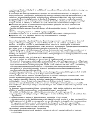 resursplanering. Detta är nödvändigt för att samhället skall kunna leda utvecklingen och inordna, teknik och vetenskap i den
mänskliga välfärdens tjänst.
Målforskningen skall inriktas på frågor som direkt berör den enskilda människans situation och är av betydelse för
samhällets utveckling. Problem som rör samhällsplanering och miljöförhållanden, glesbygds- och storstadsfrågor, sociala,
vårdpolitiska och medicinska förhållanden, utbildningspolitiska och kulturpolitiska problem måste ägnas betydande
uppmärksamhet. Tvärvetenskaplig forskning är väsentlig, då flera aspekter av problemen bör undersökas samtidigt.
En viktig uppgift är att se till att forskningsresultaten blir kända för allmänhet och näringsliv och så snabbt som möjligt
nyttiggörs för såväl en förbättring av människans trivsel och välbefinnande som för en effektiviserad produktion.
• Forskningen skall syfta till att förbättra samhällets möjligheter att skapa trygghet och rättvisa förhållanden för
    människorna och en i alla avseenden god miljö:
 • Samhället skall ha huvudansvaret för grundforskningen och ekonomiskt stödja forskning i för samhället önskvärd
 riktning.
• Forskning om miljöfrågorna är en av samhällets angelägnaste uppgifter.
•Framtidsforskningen skall vara ett instrument för att inordna teknik och vetenskap i samhällsplaneringen.
• Sverige skall verka för en samordning och utveckling av den internationella forskningen.
• Fredsforskningen måste särskilt främjas.

Ett samhälle med jämlikhet och god miljö förutsätter decentralisering och en aktiv regionalpolitik. Genom denna skall
näringsliv och bebyggelse möjliggöras i ett nät av livskraftiga tätorter över hela landet och regional balans skapas.
Välfärden kan därigenom fördelas så att jämlikhet uppnås mellan olika delar av landet ifråga om såväl materiell
levnadsstandard som social och kulturell service. Särskilt betydelsefullt är att ekonomisk expansion och strukturomvandling
sker i sådana former, att den enskilda människans krav på trivsel och trygghet tillgodoses.
Arbetsplatser, bebyggelse och fritidsområden skall lokaliseras så att människor inte tvingas tillbringa en stor del av sin tid
med resor till och från arbetet eller med att nå fritidsområden. Överkoncentration till storstadsområdena måste från
mänskliga och miljöpolitiska synpunkter effektivt motverkas - främst genom positiva lokaliseringsåtgärder i områden med
bristande sysselsättning.
   Glesbygdsbefolkningen måste tillförsäkras service, kommunikationer
och i övrigt en standard, som är likvärdig med den som finns i de mera koncentrerade bebyggelserna.
   För att uppfylla riksplaneringens målsättning krävs regionala handlings- och utvecklingsprogram samt att möjligheter ges
   ät kommunerna att förverkliga de upprättade handlingsprogrammen, så att en effektiv lokaliseringspolitik kan föras. Varje
   region skall tillförsäkras sysselsättningsmöjligheter, bostäder, skolor, vårdresurser och annan service i den omfattning,
   som den befolkningsmässiga målsättningen kräver. Vid detaljplaneringen inom regionerna måste beaktas att
   decentralisering av bebyggelse och näringsliv är bättre för den enskilda människan än en hård koncentration till
   centralorter med skilda slag av trängselproblem.
I sysselsättningssvaga områden skall i första hand en aktiv lokaliseringspolitik utnyttjas. Etableringskontroll och särskilda
investeringsavgifter kan vara nödvändiga för att dämpa storstadsområdenas tillväxt.
Frakt- och teletaxor bör med samhällets medverkan utjämnas så att allmänhet och näringsliv får samma villkor i olika
landsdelar. Utbildningsmöjligheterna skall vara likvärdiga över hela landet.
Inom vissa glesbygdsområden, främst i det norrländska inlandet, kan en rimlig servicestandard inte upprätthållas utan
särskilda åtgärder i form av förstärkt lokaliseringspolitik och ett direkt servicestöd till vissa orter.
Genom en aktiv regionalpolitik minskas trycket på landets stora befolkningskoncentrationer, inte minst vad beträffar
bostadsmarknaden. Lokalisering av statlig och annan förvaltning till andra områden än de tre storstadsregionerna är härvid
ett effektivt medel.
Det ekonomiska lokaliseringsstödet skall kunna varieras efter behov i skilda områden. Av betydelse är också stöd för
utbildning av anställda. Aven skattepolitiska åtgärder måste ingå i en aktiv regionalpolitik.
 • Ett samhälle med jämlikhet och god miljö förutsätter decentralisering och en aktiv regionalpolitik.
 • Regionalpolitiken skall möjliggöra näringsliv och bebyggelse i ett nät av livskraftiga tätorter över hela landet och skapa
      regional balans.
 • Regionalpolitiken skall anpassas till befolkningsmässiga målsättningar för olika regioner.
 • I sysselsättningssvaga områden skall i första hand en aktiv lokaliseringspolitik utnyttjas för att skapa nya arbetstillfällen.
 • Etableringskontroll och särskilda investeringsavgifter kan vara nödvändiga för att dämpa tillväxten i storstadsområdena.
     Utbyggnaden av samhällets service och lokaliseringen av förvaltningen är en viktig del av regionalpolitiken.
     Transportkostnaderna måste utjämnas för att produktionsförutsättningarna skall vara likvärdiga i landets olika delar.
     Lokaliseringspolitiskt motiverat stöd bör ges för utbildning.
• Skattepolitiska åtgärder krävs för en aktiv regionalpolitik.
• Direkta statliga företagsetableringar är nödvändiga i regioner, där privat och kooperativt näringsliv ej kan trygga
     sysselsättningen.
 