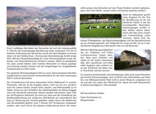 Ein eBook über Arnold Schwarzenegger zu verfas-
sen ist eine große Herausforderung. Als das Projekt
entstand, war geplant nur das Museum zu beschrei-
ben, welches in dem Haus untergebracht ist, in wel-
chem Arnold aufwuchs. Nachdem alle Fotos “im
Kasten” waren, wurde mir von der neuen Geschäfts-
leitung des Museums in Thal untersagt, genau die-
se Fotos zu veröffentlichen.
Nachdem aber “aufgeben” nicht zu meinem Wort-
schatz gehört, weitete ich meine Recherchen aus
und bin stolz ein eBook zu präsentieren, welches
viele der wichtigen Etappen des jungen Arnold
Schwarzenegger dokumentiert.
Viele Zeitzeugen haben geholfen und mich mit Ma-
terial, Rat und Tat unterstützt. Daraus entstand ein
Kompendium von Arnold Schwarzeneggers Leben
“vor den USA”. In den letzten Monaten habe ich
zahlreiche beeindruckende Menschen getroffen
und unzählige Geschichten über den größten Body-
builder aller Zeiten gehört.
Dieses eBook soll keine Biographie des großen Stei-
rers sein. “Wie alles begann” dokumentiert die Jah-
re vor dem Sprung in die USA.
Das eBook hilft den Fans von Arnold Schwarzeneg-
ger die Spuren in Österreich, Deutschland und
Großbritannien zu verfolgen. Die Fotos zeigen den
jungen Arnold und viele seiner Freunde und Wegbe-
gleiter.
Bei allen Freunden, die mich bei diesem Projekt un-
terstützt haben, möchte ich mich an dieser Stelle
herzlich bedanken.
Rudolf J. Strutz!
Fotograf und Autor
WIE ALLES BEGANN
3
Rudolf J. Strutz
Fotograf und Author
 