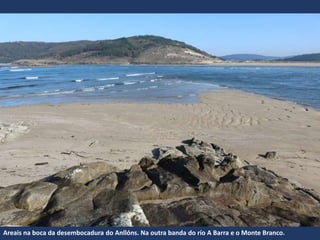 Areais na boca da desembocadura do Anllóns. Na outra banda do río A Barra e o Monte Branco.
 