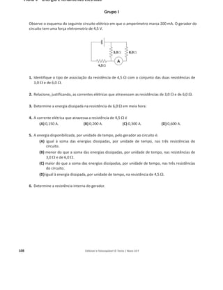 104 Editável e fotocopiável © Texto | Novo 10 F
Ficha 2 – Energia e movimentos
Considere g = 10 m sо2
Grupo I
Um esquiador, de massa 60 kg, inicia a descida de uma pista com inclinação de 37°, partindo do
repouso de um ponto A (ver figura). Após a descida desloca-se na horizontal, de B para C, subindo
depois outra rampa de inclinação 20°. Nesta rampa, atinge uma altura máxima de 30 m.
Desprezam-se as forças de atrito e a resistência do ar. Considera-se como nível de referência para a
medição das alturas o nível da rampa horizontal.
1. Qual é a variação de energia mecânica durante a descida, de A até B?
2. A variação de energia potencial gravítica na subida é:
(A) 60 × 10 × (30 െ 0) × sin 20° J.
(B) 60 × 10 × (30 െ 0) J.
(C) 60 × 10 × (0 െ 30) × sin 20° J.
(D) 60 × 10 × (0 െ 30) J.
3. Relacione, justificando, a altura do ponto A com a altura máxima atingida pelo esquiador na
subida.
4. Determine o módulo da velocidade, em km/h, que o esquiador atinge no ponto B.
5. Qual das seguintes grandezas não depende da massa do esquiador?
(A) Energia cinética no ponto B.
(B) Trabalho do peso no percurso de A até B.
(C) Velocidade no ponto B.
(D) Energia mecânica no ponto B.
6. Um outro esquiador, de massa 70 kg e com esquis em mau estado, parte também do repouso do
mesmo ponto A e atinge, na subida da outra rampa, uma altura máxima menor do que 30 m.
Verifica-se que o trabalho das forças não conservativas no percurso de A até a altura máxima na
subida é –4,5 × 103
J.
Determine a altura máxima atingida por este esquiador na subida.
 