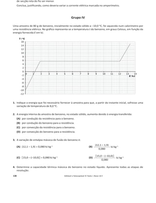 134 1.4.1 Editável e fotocopiável © Texto | Novo 10 F
2. Selecione a opção que contém os termos que completam corretamente a frase:
KĂƵŵĞŶƚŽĚĂ͙ĚŽƐĐĂŶŚƁĞƐĚƵƌĂŶƚĞŽƐĞƵƉƌŽĐĞƐƐŽĚĞƉĞƌĨƵƌĂĕĆŽŵŽƐƚƌĂƋƵĞ͙ĚĞƵŵƐŝƐƚĞŵĂƉŽĚĞĂƵ-
mentar devido à atuação de forças dissipativas.
(A) ͙ƚĞŵƉĞƌĂƚƵƌĂ͙ĂĞŶĞƌŐŝĂŝŶƚĞƌŶĂ
(B) ͙ƚĞŵƉĞƌĂƚƵƌĂ͙ŽĐĂůŽƌ
(C) ͙ĞŶĞƌŐŝĂŝŶƚĞƌŶĂ͙ŽƚƌĂďĂůŚŽ
(D) ͙ĞŶĞƌŐŝĂŝŶƚĞƌŶĂ͙ĂƌĂĚŝĂĕĆŽ
Grupo III
1. Os painéis fotovoltaicos são constituídos por vários módulos para aumentar a potência que podem fornecer.
Para dimensionar um painel usou-se um módulo fotovoltaico, com a área de 33,5 cm2
.
O gráfico mostra a potência fornecida por esse painel fotovoltaico em função da diferença de potencial nos
seus terminais. A irradiância solar no local da experiência, e no intervalo de tempo em que as medidas se
realizaram, foi de 225 W/m2
.
0
20
40
60
80
100
120
0,0 1,0
0,5 1,5 2,0
P / mW
U / V
Célula fotovoltaica
1.1 Qual é a diferença de potencial para a potência máxima que naquelas condições o módulo disponibiliza?
1.2 Calcule o rendimento máximo do painel. Apresente todas as etapas de resolução.
1.3 Considere que a irradiância se mantém durante duas horas. Nessas duas horas, o consumo energético
de um dispositivo é de 50 W h. Qual é a área do painel necessária para alimentar o dispositivo?
Apresente todas as etapas de resolução.
2. O aproveitamento direto da energia
solar faz-se com os coletores solares.
Estes coletores são constituídos por uma
caixa, com bom isolamento térmico,
tendo no seu interior tubos de cobre e,
na sua superfície virada para o sol, um
material com cor preta. A água que cir-
cula nos tubos de cobre é aquecida e
pode ser aproveitada para vários fins.
Tubos de cobre
Material negro
Entrada de água
 