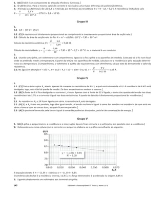 138 1.4.1 Editável e fotocopiável © Texto | Novo 10 F
4. Considere que as três resistências eram substituídas por outras cuja única diferença residia no facto da área
de secção reta do fio ser menor.
Conclua, justificando, como deveria variar a corrente elétrica marcada no amperímetro.
Grupo IV
hŵĂĂŵŽƐƚƌĂĚĞϴϬŐĚĞďĞŶǌĞŶŽ͕ŝŶŝĐŝĂůŵĞŶƚĞŶŽĞƐƚĂĚŽƐſůŝĚŽĂоϭϬ͕Ϭǡ͕ĨŽŝĂƋƵĞĐŝĚĂŶƵŵĐĂůŽƌşŵĞƚƌŽƉŽƌ
uma resistência elétrica. No gráfico representa-se a temperatura t do benzeno, em graus Celsius, em função da
energia fornecida E em kJ.
-12
-10
-8
-6
-4
-2
0
2
4
6
8
10
12
14
16
14
13
12
11
10
9
8
7
6
5
4
3
2
1
0
E / kJ
T / oC
1. Indique a energia que foi necessário fornecer à amostra para que, a partir do instante inicial, sofresse uma
ǀĂƌŝĂĕĆŽĚĞƚĞŵƉĞƌĂƚƵƌĂĚĞϴ͕Ϭǡ͘
2. A energia interna da amostra de benzeno, no estado sólido, aumenta devido à energia transferida:
(A) por condução da resistência para o benzeno.
(B) por condução do benzeno para a resistência.
(C) por convecção da resistência para o benzeno.
(D) por convecção do benzeno para a resistência.
3. A variação de entalpia mássica de fusão do benzeno é:
(A) ;ϭϮ͕ϭʹϭ͕ϵͿu 0,080 kJ kg–1
(B)
;ϭϮ͕ϭʹϭ͕ϵͿ
kJ kg–1
0,080
(C) 关ϭϱ͕Ϭʹ;ʹϭϬ͕ϬͿ兴 u 0,080 kJ kg–1
(D)
关ϭϱ͕Ϭʹ;ʹϭϬ͕ϬͿ兴
kJ kg–1
0,080
4. Determine a capacidade térmica mássica do benzeno no estado líquido. Apresente todas as etapas de
resolução.
 