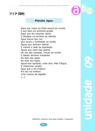 unidade 08 história em quadrinhos 
Secretaria de Estado da Educação do Paraná / Departamento de Ensino Fundamental 
Produção de texto 
Pense numa história. 
Defina uma linha para sua narrativa: quem são os personagens, 
161 
onde vivem, o que fazem. 
Desenhe as cenas nos quadros a partir do roteiro que você 
estabeleceu. 
Escreva um texto narrativo com começo, meio e fim, a partir 
das ações desenvolvidas nos quadros. Não esqueça de escrever o 
título, escolher um nome para a personagem, explicar o que 
aconteceu com ela e como ela resolveu a situação apresentada. Se 
necessitar, use balões, onomatopéias. 
A história em quadrinhos é assim chamada justamente pela 
presença dos quadrinhos. Não deverá faltar para a sua elaboração 
um fato e, pelo menos, um personagem. E, para a sua elaboração, 
utiliza-se fatos do cotidiano de forma crítica e bem humorada. 
Nas histórias em quadrinhos, os diálogos e pensamentos 
aparecem em balões. 
 