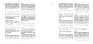 220 221
[voz 01]
Se você veste calça jeans, olhe ao redor. Se
você veste calça jeans, estique o braço direito,
levante a mão em riste e flexione os dedos (((a
microfonia força uma pausa))) abrindo-os e
fechando-os, encerrando com o punho trava-
do e mantendo o braço elevado. Agora abaixe
o braço, levante-se e se dirija à parede mais
próxima do seu lado direito. De frente para a
parede, encoste suas mãos na parede e afaste
as pernas. Aguarde as próximas instruções.
A voz que dá a instrução precisa encontrar
outra modulação, é preciso repetir a instrução
para que ela saia de um texto opaco para se
tornar um texto-ação. Não nos cansamos, pen-
so agora, de modular essas passagens entre a
palavra-que-incita e a palavra-que-afeta, que
atravessa, que cria algo…
[voz 02]
nulos / abstentos / não votaram / votarão /
não voltarão / urnas / caixas fúnebres / abs-
tentos / mortos / anulados roubados corrom-
pidos surrupiados forjados roubartilhados
[voz 01]
matemáticas infindas e incalculáveis conta-
gens números somatórias finitudes medidas
um voto por corpo um voto por cada corpo vivo
um voto contado a cada voto roubado
voto por direito voto antifascista voto útil voto
de cabresto
no coronelismo do dia a dia um sem-número
de vozes uma polifonia de vontades encontra
um bloqueio, uma ascensão. corpos reunidos
e apartados no procedimento eleitoral.
o medo que se sente “do lado de cá” é refle-
xo do medo que se produz, antes, “do lado
de lá”.
não é obrigado a seguir as instruções, eviden-
temente. as instruções não são mais que um
convite. esse convite desenha uma adesão tur-
bilhonar no grupo : dispositivo : situação. pres-
te atenção aos elementos espaciais e à nossa
voz como matéria de agitação molecular.
[voz 02]
preste atenção às seguintes instruções: pe-
dimos às pessoas com peças de roupa verde
que escrevam em partes visíveis do seu corpo
as três últimas frases escritas para os três úl-
timos contatos da sua lista de whatsapp. (X2)
Alguém escreveu no braço: ‘Vamos espalhar a
noticia o quanto pudermos!!!’
L. dá play no áudio gravado em casa:
[gravação 02] GRU.PO//
10 Cap. Nas antigas maltas, reunião de ca-
poeiristas que treinavam e jogavam sob a
orientação de um mestre.
11 Ast. Conjunto de manchas solares; área
ativa.
12 Ling. Conjunto de línguas agrupadas con-
forme determinadas características comuns,
tendo como base suas origens ou tipologia
linguística: Do grupo das línguas neolatinas,
sempre tive interesse por italiano.
13 Mili. Pequena unidade de cavalaria ou de
artilharia, formada respectivamente por bate-
rias ou esquadrões.
[voz 01]
agrupar-se. modo de agenciar (ativando potên-
cias do informe) que faça com que a produção
estética e a pesquisa vão mais pelo caminho
da criação coletiva, composta de singularida-
des e diferenças.
[voz 02]
O fracasso de Boris possibilitou o sucesso de
Peggy; sua desolação tornou-se causa do re-
gozijo da menina. É uma condição padrão na
escola primária norte-americana atual. Para
um indígena zuni, hopi ou dakota, a atitude
de Peggy seria inacreditavelmente cruel, pois
a competição, a obtenção do sucesso graças
ao fracasso de alguém é uma forma de tortu-
ra estranha a essas culturas não competitivas
(Laing, 1974, p. 33).
[voz 01]
Solicitamos às pessoas que sentem que
falaram pouco e escutaram muito que pro-
duzam um corpo de ação com seus corpos.
Solicitamos às pessoas que sentem que
falaram pouco e escutaram muito que pro-
duzam um corpo de ação com seus corpos.
Esse corpo de ação pode responder a qual-
quer observação atmosférica desse espa-
ço, pode responder a qualquer relação de
composição ou destruição desse espaço.
Esse corpo de ação pode manifestar-se a
qualquer momento, imediatamente que seja
acordado por suas unidades.
L. M. e T. se alongam e esticam compassada-
mente. R. começa a deambular pela sala.
[voz 02]
[volta Boris] Considerado do ponto de vista
de Boris, o pesadelo no quadro-negro foi,
talvez, uma lição de autocontrole para que
ele não fugisse gritando da sala sob imensa
pressão pública. Tais experiências forçam to-
dos os educados em nossa cultura a sonhar
repetidamente, todas as noites, mesmo no
pináculo do êxito, não com o sucesso, e sim
com o fracasso. Na escola, o pesadelo exte-
rior é internalizado pelo resto da vida. Boris
Entre aqueles que estão de pé, ao fundo ou na
lateral da sala, alguns parece que cansaram,
alguns parece que esperam – a próxima ins-
trução. É preciso vagar, nós também, enquanto
propositores. É preciso poder duvidar, sair, reti-
rar um pedaço, olhar em volta.
A. escreve na batata da perna, S. se aproxima
dela com a câmera.
[voz 02]
portadores de celular iphone, portadores de
celular iphone, portadores de celular iphone,
certifiquem-se que o dispositivo de reconheci-
mento de voz de seu aparelho está desligado,
por favor.
[voz 02]
Boris encontrou dificuldade em reduzir 12/16
ao mínimo múltiplo, só conseguindo chegar a
6/8. A professora perguntou calmamente se
era o máximo a que ele podia chegar na re-
dução. Sugeriu que ele “raciocinasse”. Houve
muita agitação, muitos acenos por parte das
outras crianças, loucas para corrigi-lo. Boris
parecia bastante infeliz, talvez mentalmente
bloqueado. A professora, tranquila, paciente,
ignorou os outros, concentrando olhar e voz
em Boris (Laing, 1974, p. 33).
T. pega o olho e coloca ele para passear.
[voz 01]
Após um ou dois minutos, voltou-se para a
classe e disse: “Bem, quem sabe dizer a Boris
qual é o número?” Uma floresta de mãos agi-
tou-se e a professora chamou Peggy. Peggy
disse que quatro servia de divisor ao nume-
rador e denominador (Laing, 1974, p. 33).
 