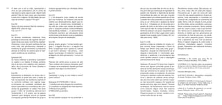 226 227
instaura agrupamentos por afinidade, afetos
e pertencimento.
[voz 01]
(…) Era enquanto corpo coletivo de escuta
que nos movíamos. Se instaurou uma escuta
coletiva aos atravessamentos, àquilo que es-
capa (o que é invisível e/ou invisibilizado) e
faz ruído em redes mais visíveis de significa-
ções e atuações políticas institucionalizadas,
macropolíticas, estatais. (…) A autonomia das
instituições acontece por articulações (não)
institucionais junto dessas novas grupalidades,
articulações sempre em atualização.
[voz 02]
grupos, grupos, grupos / turmas bandos gan-
gues / o bagulho fica loco / o bagulho fica
lento / e aquilo que você / quando eu / pensei
o que você / pensava / não pensou… esse
aquilo / que escapa / é instituinte / pra valer /
amálgama de afeto-pensamento / comum do
escape
Pessoas vão saindo pouco a pouco da sala.
Para ir embora não é preciso instruções, será?
O espaço vai se esvaziando. Aqueles que ficam
esperam mais algum acontecimento?
[voz 01]
“everybody is crying, no one makes a sound”
(John Lennon)
[Gravação 07] PA·RE·DRO // (é) sm
1 Indivíduo que serve de guia, de conselheiro.
2 Conselheiro ou dirigente de clube esportivo.
3 Manda-chuva político.
ETIMOLOGIA gr páredros.
[voz 02]
de meu paredro qualquer de nós podia falar e
R. bate com o pé no chão, reproduzindo o
ritmo do que cantarolamos. Ele no centro da
sala segura a ação, alguma ação. Alguém bate
palmas? Não há mais corpos que respondem
a esse ritmo indígena. Há dificuldade das pes-
soas de tomarem o espaço? Por quê?
[voz 02]
Verbo o’ok: tirar, arrancar. Mani’ok: mandioca.
MBOI-TATÁ: cobra de fogo.
A E I O U À Y
[voz 01]
As diversas resistências, intelectual, física,
psicológica, emocional, são algumas das prin-
cipais armas que esses movimentos dispõem.
Atravessa o corpo de quem participa da luta,
como linha vital pré-discursiva, tramando a
existência do grupo-movimento e produzindo
atenção às brechas do sistema para se repli-
carem existências de resistência.
[gravação 06]
Os fluxos materiais e semióticos “precedem”
os sujeitos e os objetos. O desejo, portanto,
não é, de início, nem subjetivo, nem represen-
tativo: ele é economia de fluxos (Guattari e
Rolnik, 1987, p. 319).
[voz 02]
Estriamentos e dilatações do tempo são in-
dispensáveis, e ainda mais para a saúde da
luta na expressão da resistência explícita. É
no confronto cotidiano com regimes espa-
ço-temporais da sociedade neoliberal que
nasce a persistência e a resistência tão cons-
titutiva da grupalidade na aldeia. Para fazer
grupo e redes de resistência, demorar-se é
fundamental. (…) O próprio uso da palavra
“parente” para designar vínculo já explode
concepções genéticas/familiares de grupo e
Recolhemos nossas coisas. São perucas, ca-
bos, livros, tintas, olho de corda pelo espaço.
Procuramos por S. para ver como ele está.
Como lhe saiu aquela experiência. Grupos pe-
quenos, livres associações, e conversas por
continuar vão configurando os movimentos de
saída. Vamos indo em direção à zona portuá-
ria. Entre todes, vamos acordando o percurso.
Novas conversas acontecem. Vamos pedindo
para ver, corpo a corpo, o que é que escreve-
ram. Vamos com S., analisando tudo, incessan-
temente, à medida que nos aproximamos da
Lanchonete. Ao final do percurso, nos perde-
mos dos outros pequenos grupos. Tomamos
uma e brincamos de novo com as perucas.
Rimos. E depois chegamos lá, onde muitas e
diferentes intensidades seguem. Conexões
grupais. Dispositivos não totalmente fechados.
Situação em aberto…
REFERÊNCIAS
CORTÁZAR, J. 62: modelo para armar. Rio de
Janeiro: Civilização Brasileira, 1975 (1968).
CASTAÑEDA, D. G. “Apuntes sobre una propuesta
de Ejercicio sobre los Objetos Relacionales de Lygia
Clark”. Ciudad de México, 2014 (não publicado).
Dicionário Michaelis online.
GUATTARI, F.; ROLNIK, S. Micropolítica: cartografias
do desejo. Petrópolis: Vozes, 1986.
HARAWAY,D.;KUNZRU,H.Antropologiadociborgue:
as vertigens do pós-humano. Tomaz Tadeu (org. e
trad.), 2a
ed. Belo Horizonte: Autêntica, 2009.
LAING, R. D. A política da experiência e a ave-do-
paraíso. Petrópolis: Vozes, 1974, p. 33.
TIQQUN. “Notas sobre lo local”, parte 01. Disponível
em: <https://tiqqunim.blogspot.com/2014/02/
notas-sobre-lo-local.html>
ele por sua vez podia falar de mim ou de ou-
tros; já foi dito que a atribuição de dignidade do
paredro era flutuante e dependia da decisão
momentânea de cada um, sem que ninguém
pudesse saber com certeza quando era ou não
o paredro de outros presentes ou ausentes na
zona, ou se o tinha sido e acabava de deixar
de sê-lo. (…) Qualquer um de nós podia ser o
paredro de outro ou de todos e isso lhe dava
como que um valor de coringa no baralho, uma
eficiência ubíqua e um pouco inquietante que
gostávamos de ter à mão e jogar sobre o pano
quando fosse ocasião (Julio Cortázar, 62: mo-
delo para armar, 1968).
[voz 01 e 02]
pedimos a todas as unidades de corpos, cor-
pos comuns, forças impessoais e fluxos do
desejo que deixem essa sala. esse grupo :
dispositivo : situação em deslocamento vai se
dirigindo à lanchonete <> lanchonete. agra-
decemos a audiência. e recomendamos que
vocês também passem a usar a maquiagem
antirreconhecimento facial.
Aplausos. (É preciso?) A essa hora imaginá-
vamos que alguma convulsão grupal já po-
deria ter de fato destituído nossas presenças.
Será que deveríamos ter parado de falar? A
proposição acaba, se acabando. As pessoas
começam a desfazer a pilha de cadeiras. Ou-
ve-se o barulho de cadeiras sendo arranja-
das, de uma certa ordem que retoma o espa-
ço. Que reconstrói o espaço. Um respeito por
aquela estrutura, algo vem depois? Pessoas
se abraçam. Um fechamento, mais ou menos
como prescrito. Algum ritual. Nós estamos
transformados. Suados, revelados, inteiros.
Pequenos grupos se formam, saúdam e con-
versam antes de sair da sala.
 
