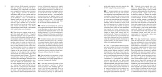 34 35 RD / Contando contra a gente tem o pro-
cesso de gentrificação. Toda obra feita,
maquiada, ninguém sentiu o lugar, a cidade
inteira está anestesiada. Ela não está expos-
ta pra gente sentir o lugar. A não ser que
a pessoa vá fazer um trabalho de campo,
conversar com o morador, perguntar sobre
a história. Porque ali mesmo, naquele lugar
cheio de história, energia, e carregado até
da coisa do cemitério [dos Pretos Novos], e
essa coisa toda, não existe um interesse de
todos que chegam lá para saber da história
do lugar – mesmo sendo nesse curso. Quan-
do você propôs o lugar, muita gente estava
esperando trabalho antropológico, e acho
que você estava muito mais propondo uma
curiosidade coletiva, onde cada um bus-
casse o que lhe interessasse, e parece que
nada interessou a ninguém.
MS / Tem algo importante que é gerado a
partir da proposição dos exercícios, e acho
que esse semestre nos coloca isso também.
Olhando para a prática artística da Thelma
[Vilas Boas] na Lanchonete <> Lanchonete,
por exemplo, e assumindo que todos somos
gentrificadores em maior ou menor grau,
frente à posição que ocupamos, a questão
lançada é: como operamos a partir da posi-
ção ocupada. A aproximação com esse pro-
jeto, para o grupo desse semestre, sobretu-
do – espero –, que é um aprendizado sobre
como você chega no lugar e se propõe a
atuar, não em uma prática que seja vertical,
apropriacionista, mas que seja conjunta, ela-
borada em uma horizontalidade de algo que
vem a partir do exercício de presença; de
estar naquele lugar, habitar aquele espaço,
e então, a partir de práticas de escuta (e não
discursividade sobre escuta), propor coletiva
e colaborativamente. Nessa configuração e
gente pede, alguma coisa vem; quando não,
também ninguém traz, poucos trazem.
MS / É porque também, por isso, estamos
sentados dentro de um lugar onde percebe-
mos que existe uma expectativa entre o dar
e o receber. O professor dá e o aluno recebe,
essa é a normativa padrão, e quando você
se coloca em uma situação de horizontalida-
de para romper essa dicotomia automática
operativa onde se assenta o ensino, você
gera inevitavelmente um estado de deriva.
E aí você percebe que ficamos em alguns
momentos todos juntos em uma navegação
mais aberta, em outros momentos preci-
samos direcionar de alguma maneira para
chegar em algum lugar, mesmo que mo-
mentaneamente. É quase um solto-preso, e
esse curso de 2019 foi nos mostrando isso
a partir das respostas que fomos recebendo,
e das não respostas também. Sobretudo no
contexto político em que estamos, onde se
reflete uma apatia generalizada…
LF / Sim… O que a palavra opera é a produ-
ção de um recorte mínimo em uma situação
muito aberta. A partir deste, se consegue
então provocar alguma resposta. O recorte
funciona como uma janela. Talvez seja de-
mais confiar que essa abertura total já seria
por si só motivadora de respostas. Você pode
se deslocar e entender o que é o projeto
Lanchonete <> Lanchonete, por exemplo,
entender que você está num determinado
lugar, que está cercado por outras pessoas,
relações, passado, que está sendo atraves-
sado por vários vetores. Esse deslocamento
não é suficiente para provocar respostas. E
às vezes o lançamento de uma palavra nes-
se contexto permite abrir uma janela que
pode gerar uma vontade de resposta.
loucura infinitamente pequena em relação
ao que fazem com eles. Saber que eles só
estão naquela situação por conta de um sis-
tema omisso, opressor, que separa, mesmo;
se você não tem estudo e não tem emprego,
você não dorme, não vive… você precisa ter
documentos para ser alguma coisa, e eles
não têm nada disso, são marginais mesmo,
na vida, na fome, na casa… Ali a violência é
do Estado, a violência é claramente do Esta-
do, da omissão, é absolutamente isso…
MS / Reside um aprendizado tão grande a
partir desse enfrentamento, dessa experiên-
cia da Maré, que nos deixou nesse lugar das
perguntas sem respostas, sobre “o que nós
estamos fazendo?’’ e “o que não estamos fa-
zendo?’’ enquanto professores, estudantes e
cidadãos também indissociados desse lugar.
RD / Acredito inclusive, pelo nome histórico
da matéria, [que] tem tudo a ver a gente to-
car nesses espaços, falarmos dessa relação.
E tem tudo a ver quando a gente se coloca,
se posiciona; ali também ficamos em xeque,
completamente, e o exercício do Desilha na
sala de aula também deve ser esse exercício
de procurar como se colocar e colocar os ar-
tistas que estão produzindo em xeque.
MS / Mas eu também fico pensando – e essa
também é uma outra pergunta –: quais são
as estratégias que a gente arbitra para im-
pulsionar os estados de Desilha?
RD / Uma que funciona é quando a Livia
lança uma palavra – que foi a da espera.
Acho que essa é uma estratégia que fun-
ciona e já foi testada e aprovada. Deixar a
galera solta para apresentar alguma coisa
não funciona, a gente já viu que quando a
tação inclusive. Então, quando resolvemos
fazer uma feijoada e pensar um “ato de co-
mensalidade”, uma coletividade comunitária
para compartilhar comida, nesse momento
a gente consegue perceber as diferenças
entre aquilo que nos une e aquilo que nos
separa – e perceber, na prática, o nosso lu-
gar de privilégio –, e isso é um choque tão
grande, porque de um lado você percebe
esse impulso de criação da arte que habita
uma ilha – que é também nós – e, do outro,
esse encontro com o real, do outro, ao seu
lado. E como você responde a isso. Penso
que, para quem estava atento, o aprendizado
aí foi sobre limites, sobre limitações…
RD / Mas acho que a gente ainda não di-
geriu tudo aquilo que foi feito… E a gente
ainda não conseguiu, sabe por quê? Foi mui-
to bom você ter levantado essa questão da
necessidade urgente do alimento, da arte.
Mas também mostramos o filme Pantera Ne-
gra, que estava em cartaz no cinema, o últi-
mo filme lançado colocando o negro como
herói, ou seja: exibindo o filme na McLaren,
ao mesmo tempo ali vimos os negros que
estão morrendo de fome, você também viu.
A gente foi de cabo a rabo, acho que nós
entramos no miolo, a gente não conseguiu
ainda engolir, não conseguimos digerir nem
mesmo a ideia do que foi aquilo… E o que é
que pintou que não vi até agora? Acho que
ainda “tem pano pra manga”, ainda tem coisa
pra ser vista e conversada, porque teve tam-
bém uma tentativa de potencializar a ação
ao entrar naquele terreno, que já era ater-
ro, e capinar, fazer aquela história toda pra
fazer não sei o quê!?, teve uma fisicalidade,
uma coisa de dar o corpo, de meter a mão
na massa, e penso que foi em todo mundo.
Aqui, caímos na real e estamos fazendo uma
 