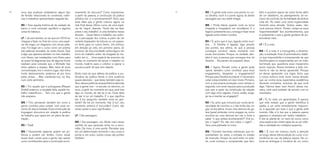 40 41 bém é possível operar de outra forma além
de um didatismo, do planejamento, do ex-
cesso de controle, da formalidade de atribuir
nota etc. Às vezes uma certa organicidade
fomenta essa direção. Outras vezes, não;
você precisa intervir. Porém, rompe-se essa
“espontaneidade” dos acontecimentos, que
é justamente o que a gente gostaria de po-
tencializar mais…
LF / É a nota.
MS / É a nota, é a monografia, a disserta-
ção, a avaliação final. O automatismo didáti-
co que impossibilita a compreensão de que
Desilha opera no experimental, em um inde-
terminado que questiona esse mecanismo
posto imposto. Nossa tentativa a todo mo-
mento é: não se deixar apreender. Porque
se deixar apreender vira regra. Acho que
o nosso esforço está muito nessa direção
que vai contra essa expectativa acadêmica
discente normativa, inclusive, de que você
diga: “Vamos fazer isso! Assim, dessa ma-
neira, você será avaliado de acordo com os
resultados.
LF / É, foi mais um aprendizado. E parece
que este estado que a gente identifica à
apatia, a um certo embotamento responsi-
vo, é aguçado por tudo o que a gente está
vivendo. Não é à toa que a palavra espera
aparece e reverbera em tantos trabalhos…
E ela se planta ali, no meio do curso, como
uma espécie de cristal capaz de se ver refle-
tida e refratada em múltiplos aspectos.
MS / É, isso me chamou muito a atenção
ao longo dessa última edição do curso: a re-
corrência do uso da palavra espera. De co-
locar-se entregue à iniciativa de um outro;
RD / A gente está como uma ponte no cur-
so Desilha, você é a ponte agora, tá dando
passagem pro seu bebê chegar.
MS / Ponte literal, quando você se torna
hóspede e hospedeiro em simultâneo. E o
legal é justamente isso, conseguir fazer essa
ligação entre esses mundos.
RD / É, acho que é isso, ligação entre mun-
dos… O Desilha é ligação, ligar através
das pontes, dos afetos, do que a pessoa
consegue construir nesse momento com
essas discussões. Porque, na verdade, tam-
bém é isso, a pessoa que consegue tirar do
Desilha… Ela jamais vai esquecer disso.
MS / Agora, Ronald, como a gente pode
operar também, como contribuir para esse
engajamento, despertar o engajamento?
Porque para Desilha acontecer é necessário
estar comprometido em dois níveis. Primeiro,
com a sua própria produção como artista; e,
segundo, com esse impulso para a produção
que vem a partir da construção da relação
com algo e/ou alguém. Como, então, enga-
jar-se e manter-se engajado?
RD / Eu acho que, inclusive por conta da di-
versidade de inscritos e o não limite das va-
gas na disciplina, houve uma demora da ga-
lera [para] entender como engajar-se, como
envolver-se, uma demora em cair a ficha e
saber “o que estava acontecendo?”. Era so-
bre o lugar? Ou não era sobre o lugar?…
Teve uma patinada no início.
MS / Existem barreiras individuais que im-
possibilitam, às vezes, a entrada no estado
de invenção. Porque se você entra no esta-
do, você começa a compreender que tam-
sivamente do discurso? Como impulsionar,
a partir da palavra, a construção da prática
artística em si e primeiramente? Acho que
essa ideia que a gente colocou agora, na
reta final desse último curso, de uma espé-
cie de “regra”, dizendo: “Você não vai falar
sobre o seu trabalho”, é uma tentativa nessa
direção… Quem fala é o trabalho, seu entor-
no, a percepção dos outros, a partir de um
verbete disparador de leituras ou um peque-
no texto para os outros lerem. Um esforço
em direção ao veto, em primeiro plano, do
excesso de discursividade verborrágica em
torno do trabalho antes da chegada do tra-
balho em si… Uma espécie de exercício da
mudez no momento de lançar o trabalho no
mundo, trazê-lo para o coletivo e operar a
escuta a partir do que vem daquilo.
Muito mais do que defesa da prática, a jus-
tificativa da prática frente a uma ausência
quase absoluta – que talvez também seja re-
flexo dessa polifonia esquizofrênica absurda
que a gente vive – é escutar os retornos, os
ecos, a partir do momento em que você traz
algo no mundo, do dar-se à ver. Essa ideia
de dar à luz um trabalho. E o que significa
dar à luz, pergunto, também esse eu ges-
tante? Se há um momento “dar à luz”, seu
momento anterior é escuridão? Como são
essas ações e seus significados…
LF / Dar passagem.
MS / Dar passagem, sim. Muito mais nesse
sentido do que oposição entre luz e escu-
ridão. De novo, é uma ponte. Perceber que
em um determinado momento o seu corpo é
ponte, e, em outro, outras coisas são pontes
também.
voca, que pudesse estabelecer algum tipo
de tensão relacionada às conversas, vivên-
cias e trabalhos apresentados naquele dia.
RD / Teve aquela história de ter andado de
barco e você colocado equilíbrio e alguma
coisa do balanço.
LF / Já nem lembro, só sei que em 2016 eu
cheguei a fazer, no final do curso, uma espé-
cie de mapa, um diagrama com essas pala-
vras. Foi legal ver o curso como um poema
das palavras lançadas, às vezes frases. Que
é algo que aparece também no meu trabalho
com filmes, nas instalações com filmes para
as quais há diagramas que de alguma forma
realizam esta conexão que a Michelle traz
entre palavra e espaço. Mas havia ali essa
concentração, era o mesmo lugar, não tinha
muito deslocamento, andamos ali por fora,
pelas praias… Mas mantendo-nos na ilha,
num certo perímetro.
RD / Foi aquele que a portuguesa [Raquel
André] enterrou a saudade dela, aquele tra-
balho maravilhoso… Tem uns que a gente
não esquece.
MS / Fico pensando também em como a
gente contribui para romper com esse ex-
cesso de discursividade. Essa construção de
linguagem discursiva em relação à poética
do trabalho, que opera em um plano de abs-
tração…
RD / Total!
MS / Novamente, palavras podem ser po-
tência e podem ser limites. Como dosar
essas duas coisas para a gente não operar
como contribuintes para a construção exclu-
 