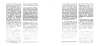 8 9 Algumas destas questões retornam, sob
outro enfoque, quando a escritora e artista
Tertuliana Lustosa pergunta em seu tex-
to “Museu imaginário do Cabeça de Cuia:
pinturas rupestres e narrativa na Serra da
Capivara”, extrato do trabalho de conclusão
de curso de mesmo título (IA-UERJ, 2019):
“Quais marcas testemunham nossos dester-
ros?”; “Quais saberes justificaram expulsões
e descaracterizações de povos e culturas?”.
Tomando a Serra da Capivara, no Piauí, lu-
gar de memória afetiva, rios e entidades
são elementos essenciais para abordar a fé
afroindígena, o pixo e o testemunho do es-
paço vivo.
Aos poucos, a palavra “margens” vai ganhan-
do inesperada inflexão, passando a navegar
as águas dos muitos rios que atravessam o
país. E com elas vem também o cinema, o
vídeo. Em viagem prospectiva ao longo do
rio São Francisco, o cineasta e montador
Frederico Benevides apresenta o ensaio
visual “Insular”, relacionando a paisagem do
presente à presença dos colonizadores no
passado, como parte de sua pesquisa de
doutorado.
“A primeira vez que cheguei em Anã eu
transbordei, depois foi tudo cabendo (...)”
diz a artista e educadora Martha Niklaus
ao iniciar “Anã, um lugar de encantamento”,
onde relata sua experiência de aproximação,
interação e construção coletiva realizada
com os moradores da comunidade ribeirinha
de mesmo nome, localizada no rio Arapiuns,
um afluente do Tapajós, a sessenta quilô-
metros de barco da cidade de Santarém,
no oeste do estado do Pará. As perguntas-
-norte “quem sou eu?”, “quem é o outro?” e
“quem somos nós?” direcionam caminhos
escolhermos uma frase de Lygia Pape – “O
fim não me interessa, mas o caminho per-
corrido, a criação em suas diferentes formas
e manifestações, o invisível que nos trans-
forma”2
– e algumas palavras que remetem
à sua obra – margens, imantações, arqueo-
logias e arquiteturas – como possíveis nortes
para as discussões travadas no seminário de
2018. As conferências realizadas por Paulo
Tavares e Benjamin Seroussi revigoraram
sentidos e práticas que podem ser associa-
dos a essas palavras, assim como as quatro
mesas compostas por interlocutores convi-
dados e expositores selecionados por edital.
Ao final de cada dia, os corpos dos partici-
pantes foram mais intensamente requisita-
dos por proposições de deslocamento.
Em “Árvores, cipós, palmeiras e outros monu-
mentos arquitetônicos”, Paulo Tavares de-
dica-se à análise de documentação de sítios
de antigos assentamentos indígenas com o
objetivo de fornecer evidências de ocupação
ancestral desses territórios. Nessa prática
arquitetônica iniciada com a publicação do
relatório final da Comissão da Verdade em
2013, em colaboração com a Associação
Bö’u Xavante e a Procuradoria Geral brasileira
e que se concentra, aqui, na análise de antigo
assentamento Xavante, localizado no Planalto
Central, abrem-se novas perspectivas para
pesquisas conduzidas a partir da arqueolo-
gia da imagem e da paisagem para pensar a
floresta como patrimônio e ruínas vivas habi-
tantes como importantes ferramentas de opo-
sição às políticas coloniais de apagamento.
2 PAPE, Lygia. “Favela da Maré ou milagre das palafitas”. Re-
vista Arte & Ensaios n. 36. Rio de Janeiro: PPGAV-EBA-UFRJ,
2018.
um dos muitos deslocamentos realizados
em direção à Maré durante o curso “Desilha
Experiência”, no primeiro semestre de 2018.
Colocando em perspectiva as práticas do-
centes que visaram estimular a emergên-
cia destes, entre tantos outros trabalhos,
“Desilha em três vistas” discute os vetores
atuantes em uma disciplina integrante de
um curso de pós-graduação em artes visuais
na universidade pública hoje. Nessa direção,
compartilhando percepções sobre a univer-
sidade como lugar de confluência e potên-
cia para a construção do pensamento crítico,
Livia Flores, Michelle Sommer e Ronald
Duarte especulam, em conjunto, sobre “es-
tados dos lugares de criação” em direção a
outros modos de existência e resistência.
Em desdobramento aos interesses e inquie-
tações do grupo de pesquisa ATOTALIDADE,
liderado pelos três pesquisadores, o atual
Cadernos Desilha 2 recolhe parte das contri-
buições do 2º Seminário de Pesquisas em
Arte e Cidade_Desilha, realizado no Centro
Municipal de Artes Hélio Oiticica em outubro
de 2018, naquele dramático momento em
que se impunha no país, entre os dois turnos
das eleições, um dos panoramas político-éti-
co-socioculturais mais sombrios das últimas
décadas. Teve choro (e algum riso também),
teve caminhada morro acima (Morro da
Providência, gentilmente guiada por Cosme
Felippsen) e deslocamento para a Ocupação
Bar Delas, na Gamboa, então sede do proje-
to Lanchonete <> Lanchonete, desenvolvi-
do por Thelma Vilas Boas, nossa parceira na
organização do Seminário.
O impulso em direção ao aberto e ao exer-
cício propositivo da incerteza se reafirma ao
do bem público e às custas da destruição,
esquecimento, abandono e segregação de
habitantes e vastas regiões habitadas. Vila
Autódromo, Aldeia Maracanã, Complexo da
Maré, são áreas emblemáticas destes pro-
cessos, mas também a região da Gamboa,
conhecida como Pequena África em memó-
ria ao estimado milhão de escravizados, vivos
e mortos, ali desembarcados; a própria ilha
do Fundão, o longínquo subúrbio de Campo
Grande e o estigmatizado bairro Colônia, que
abriga o Museu Bispo do Rosário de Arte
Contemporânea, foram regiões acessadas
de forma breve ou mais demorada pelas
comunidades provisórias constituídas ao
longo dos cursos de 2017, 2018 e 2019.
Algo do impacto destas vivências atravessa
os ensaios visuais “Cartas ao vento”, 2017,
e “Breviário: museu da memória do futuro”,
2019, das artistas Amanda Costa e Chang
Chi Chai, que abrem os Cadernos. Cada
uma a seu modo tensiona passado e futu-
ro na imaginação crítica do agora, assim
como Ayla Tavares o faz em sua paradoxal
“Partitura da espera”, 2019.
Enquanto Chang Chi Chai, a partir do curso
“Desilha” ocorrido no segundo semestre de
2017, convida moradores da Vila Autódromo
a desenhar e soltar pipas como forma de li-
berar o passado e receber boas novas, de
acordo com a tradição chinesa da qual pro-
cede a artista, nos trabalhos desenvolvidos
por Amanda Costa e Ayla Tavares, áreas do
Porto Maravilha e Pequena África tornam-
-se palco para experimentações artísticas
realizadas durante a disciplina “Desilha na
cidade”, ocorrida no primeiro semestre de
2019. Complementando esta breve sínte-
se, Cristina de Pádula apresenta em par-
te de seu Diário “EX PERI ENCIA Desilha”
 