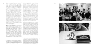 154 155
(cearenses, fluminenses, paulistas, cariocas),
um português nascido em Moçambique, dois
sírios, um marroquino.2
Nascidos nesta parte
do globo ou aqui migrados, refugiados ou em
algum momento aportados, gringos ou nacio-
nais, preferimos descrever-nos sendo pessoas
que andam e respiram por aí – como se des-
crevia Marchel Duchamp. Fazíamos a oficina
aos domingos de manhã, em local ao nível da
rua e de portas abertas, para aproveitar o fluxo
energético da multidão e acolher os transeun-
tes – literalmente, ou seja, estando dispostos a
abrigar uma eventual irrupção. Quiçá alguém.
A arte (nossos exercícios, jogos, cenas, cantos)
seria o convite para um modo de existência ou
reexistência ou resistência no lugar comum,
que entendíamos afirmar como espaço criativo
não exclusivo – por isso, portas abertas.
Começamos desenhando lugares de fala (no
mapa-múndi traçado com giz no chão de ci-
mento) para quem não tem nação nem time
nem documentos, mas memória e esperança
de vida; seguimos suas narrativas de desloca-
mento e reparamos quanta potência (estética
e empática) é gerada pela demanda por direi-
tos, no momento em que se é impactado com
fronteiras e outras convicções de pertenci-
mento embasadas em “certas exclusões”.
Tentamos capturar este impacto formulando
perguntas que pudessem provocar em nós a
mesma estranheza que habita o estrangeiro
2 Dedico este ensaio a todxs, entre os quais lembro especial-
mente Mohammed el Jazhouli, Leonardo e Ninibe Forero com
os filhos Mateus e Juan, Mariama Bah, Hadi Bakkour, Omar
Hawaty, Soheila Taheri, Sara Arcaig, Federica Ciacci, Natalia
Cidade, Susana Maranhão; os fotógrafos Noelia Albuquerque
e Dalton Valerio e os meus alunos Daniel Pimentel (FND), Ar-
non Segal Hochmann (ECO), Fernanda Teixeira (FND), Mariana
Chiote (FND), Sofia Fried (IFCS), Pedro Barroso (DT/ECO), Ce-
cilia Carvalho (DT/ECO) e Alberta Juliana (DT/ECO).
tempo – deportações em massa, encarcera-
mento de inteiras populações, migrações for-
çadas. Talvez, como argumenta Edward Said
(1999, 407) “a missão intelectual da liberta-
ção, nascida na resistência ao confinamento
e devastação do imperialismo, passou para as
forças desabrigadas, descentradas e exiladas
que têm sua atual encarnação nos migran-
tes; sua consciência nômade é a mesma do
intelectual e artista no exílio – figura política
entre domínios, entre formas, entre lares e en-
tre línguas”. Aos artistas, neste contexto, seria
reservada uma condição e tarefa extrema: ser
estrangeiro em lugar nenhum / ser estrangei-
ro em todo lugar, pois a arte, como conjunto de
atividades organizadas e dotadas de um po-
tencial de transformação social, existe por toda
parte em modalidades similares de produção e
consumo (por vezes até com os mesmos con-
teúdos – vejam no cinema, no teatro musical e
na arte contemporânea).
V. O Laboratório de Estética e Política é uma
plataforma de pesquisa e extensão conduzi-
da por mim, em função de artista/docente da
ECO/UFRJ, junto com discentes de diversas
disciplinas (artes, direito, ciências sociais, co-
municação) da graduação e da pós-gradua-
ção, e frequentada por artistas e cidadãos.
Durante um ano e meio, entre 2017 e 2019,
oferecemos1
uma oficina da qual participaram
cerca de vinte pessoas diversamente oriun-
das – quatro colombianos, uma namibiana,
duas italianas, seis ou sete nascidos no Brasil
1 Em parceria com a Clínica de Atenção a População Refu-
giada (CEPRI) da Fundação Casa Rui Barbosa e com o Espaço
Cultural Olho da Rua, com apoio da FAPERJ/Apoio a produção
e divulgação das artes, da Cátedra UNHCR da PUC-Rio e da
própria UFRJ através de bolsas PIBIC e PIBIAC.
 