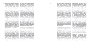 174 175
faz? Isso nos leva a questionar a diferença
entre o público e os profissionais: quem é o
participante? Quem é o proponente? Ou, no
nosso caso: quem é o Povo da Casa? Uma
terceira pergunta é pensar melhor a nossa
relação com o espaço e o tempo. Muitas das
vezes pensamos os espaços de arte e da
cultura como se fossem fábricas: tem hora
de abertura e de encerramento, tem grade
de programação, tem X exposições por ano,
Y temporadas, um educativo que atende Z
crianças Acaba engessando as práticas em
nome de modelos que têm suas relevâncias,
claro, mas que são construções históricas
limitadas. Um museu tem um certo tama-
nho, tem um monta-cargas para transportar
obras, a laje aguenta um certo tipo de peso
para atender a um certo tipo de práticas. O
museu é o desdobramento do mundo que
está embutido em um certo tipo de obra de
arte. Ele foi feito para aceitar um certo tipo
de produção artística. Nada contra isso. É
preciso manter esses espaços. Mas até que
ponto as práticas artísticas contemporâneas
apontam para outros espaços também?
Neste laboratório fomos juntar várias expe-
riências para pensar como funcionam essas
estruturas flexíveis, a Casa do Povo sendo
uma delas. Vale compartilhar aqui algumas
ferramentas nossas. Por exemplo, a progra-
mação da Casa se divide em duas partes que
acontecem debaixo do mesmo guarda-chu-
va conceitual (e tem a ver com essa história
que contei rapidamente, da Casa como lugar
de resistência e experimentação): metade
da programação vem do que acolhemos – e
acolhemos muita coisa, como ensaios, co-
letivos artísticos, coletivos do bairro, rádios
piratas bolivianas, associações coreanas,
iniciativas de bairro, movimentos que lutam
asta franco-suíço, que sempre soa um pou-
co estranho, mas que pode ser útil. Ele disse
“a cultura é a regra e a arte é a exceção”.
Demorei para entender. Sempre me soou
um pouco estranho, porque parecia que a
arte era uma coisa elitista. Mas o que ele
quer dizer com isso é que uma cultura regra
os comportamentos e a arte tensiona essas
regras para criar outras formas de existir,
para ensaiar outros mundos. Não pretendo,
porém, abandonar a noção de cultura, mas
entender como essas duas noções entram
em relação – como a noção de cultura entra
no mundo das artes, tirando o monopólio dos
artistas em definir o que é arte. É uma ques-
tão delicada. Tem um texto do artista Anton
Vidokle, publicado no e-flux, projeto que ele
cocriou, que denuncia o curador-artista (pior
ainda do que o curador-cafetão, que comen-
tei anteriormente, pois é o curador que quer
ocupar o lugar do artista). Mas estou falando
de algo diferente. Podemos evitar essa ar-
madilha do curador virar artista, mas enten-
dendo que o curador precisa trabalhar, no
campo ampliado da cultura, não apenas com
artistas. Simetricamente, os próprios artistas
buscam alianças fora do campo da arte.
3. DA FUGA
No ano passado, juntando essas reflexões,
fizemos um encontro na Casa do Povo cha-
mado Laboratório para Estruturas Flexíveis.
Foi feito com o apoio do Rumos, programa
do Itaú Cultural. O projeto começou com três
perguntas principais. A primeira, sobre o nos-
so objeto de trabalho: pra que fazemos o que
fazemos? Para gerar renda, conhecimento,
apoiar produção artística? Qual seria nosso
campo de atuação? A segunda pergunta, so-
bre o sujeito do nosso trabalho: quem é que
prancha e deslizar. Talvez seja um modo de
ensaiar alianças imaginárias que guardam
consequências reais. Ou, talvez, seja apenas
um jeito de continuar em movimento e se-
guir em fuga enquanto nos engajamos nes-
sa estranha dança protomarxista.”
Eu gosto da ideia da fuga que Valentina traz
no relato dela. Ela trouxe isso lembrando da
fala que Dénètem Touam Bona deu na Casa.
Dénètem nasceu em Paris. Ele faz parte de
uma nova geração de autores “afropeanos”,
de identidade fronteiriça. Continuo citan-
do Valentina: “A sobrevivência requer um
alto nível de improvisação. Dénètem Touam
Bona falou da ‘arte da fuga’ na experiência
do maroonage enquanto metodologia para
escapar a todas as formas de captura, um
movimento que é iniciado e sustentado pela
recusa visceral de toda forma de dominação.
Ele descreve o movimento da fuga tanto
como um modo de escapar através de múl-
tiplas variações (como na música) quanto
como um esvaziamento do real, operado pela
recusa de ocupar uma posição determinada.
Talvez as ferramentas/partituras que com-
partilhamos pudessem ser usadas para um
movimento como esse: para manter a fuga,
ao invés de construir algo. Elas poderiam ser
vistas como ferramentas para desconstruir
a realidade que preferiríamos não viver e as
relações de poder que sabemos que incor-
poramos, mas preferiríamos não reproduzir”.
Vale uma nota de rodapé sobre o que é
maroonage. O artigo do Nossa Voz diz:
“Maroonage é a fuga e a resistência dos es-
cravos, que, longe da revolta heroica, opera
pelo contrário, isto é, na sombra, na desa-
parição e na constituição de sociedades de
escravos fugitivos, chamadas Palenques e
pelo direito à cidade –; e outra metade vem
do que fazemos: o jornal Nossa Voz, plata-
formas discursivas e performáticas focadas
em temas específicos, residências para co-
letivos, obras comissionadas de vários artis-
tas… Mas as fronteiras entre as atividades
nossas e as acolhidas são borradas.
Um exemplo interessante dessas fronteiras
borradas entre o que acolhemos e o que
fazemos é a coletivA ocupação. Começou
com secundaristas em luta se reunindo na
Casa do Povo, em 2015, na época da ocu-
pação das escolas. Daí os convidamos para
realizar um workshop com a diretora de te-
atro Martha Kiss, que já trabalhava conos-
co. Deste convite, surgiu um coletivo, que
é o coletivA ocupação, que passou a usar
o espaço e chegou a criar uma peça, cha-
mada Quando quebra queima, que correali-
zamos… É um exemplo interessante dessas
fronteiras borradas, dessa associação entre
artistas e ativistas em um plano relativamen-
te horizontal, onde cada um tem uma técnica
para compartilhar.
Voltando para o Laboratório de Estrutura
Flexíveis, convido vocês a lerem o relató-
rio que Valentina Desideri fez do encontro.
Foi publicado no jornal Nossa Voz, núme-
ro 1018. Vocês podem baixá-lo no site da
Casa. Valentina participou como membro do
PAF (Performing Art Forum, que funciona no
interior da França). Pedimos que ela jogas-
se no papel o que ficou do encontro. “Assim,
compilei uma lista de ferramentas que surgiu
durante o encontro. Eu as escreverei aqui
como partituras para nós (como iniciativas)
performarmos. Elas podem servir de inspi-
ração, ações possíveis, desvios, pensamen-
tos para pausar, passar a fazer, usar como
 
