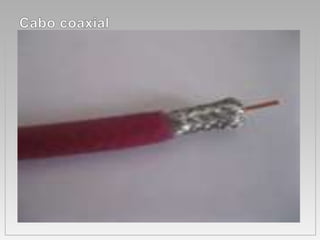 • O cabo coaxial é um tipo de cabo condutor usado para
  transmitir sinais. Este tipo de cabo é constituído por
  diversas camadas concêntricas de condutores e
  isolantes, daí o nome coaxial.
• O cabo coaxial é constituído por um fio de
  cobre, ouro, diamante e rubi condutor revestido por um
  material isolante e rodeado duma blindagem. Este meio
  permite transmissões até frequências muito elevadas e
  isto para longas distâncias.
 
