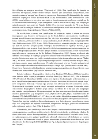 29
fitoecológicas, as savanas e as estepes (Teixeira et al. 1986). Esta classificação foi baseada na
fisionomia da vegetação, sendo o termo ‘estepes’ utilizado para caracterizar campos baixos, com
um único estrato, e ‘savanas’ para descrever campos com dois estratos. Na última edição dos mapas
oficiais de vegetação e biomas do Brasil (IBGE 2004), desenvolvida a partir do trabalho de Leite
(2002), o qual utilizou o termo estepe para todos os tipos de campo sul-brasileiros, a metade sul do
RS foi denominada bioma Pampa, o que corresponde a 63% da área do Estado (Fig. 2.1). A vegetação
natural campestre que ocorre no Planalto do RS, SC e, em menor extensão, do PR, e que forma
mosaicos com as formações florestais, foi considerada como parte do bioma Mata Atlântica, refletindo
assim as províncias fitogeográficas de Cabrera e Willink (1980).
De acordo com a maioria das classificações de vegetação, estepe e savana são termos
inapropriados para descrever os Campos do sul do Brasil. Estepes são usualmente consideradas
campos semi-áridos sob um clima temperado frio, tais como as pradarias (prairies) de gramíneas
baixas e altas na América do Norte e os campos da Eurásia, desde a Ucrânia até a Mongólia (Breckle
2002, Bredenkamp et al. 2002, Schultz 2005). Nestas regiões, a baixa precipitação, em geral menor
que 250 mm durante a estação quente, restringe o desenvolvimento de vegetação florestal, o que
claramente não é o caso no sul do Brasil. Na América do Sul, estepes podem ser encontradas apenas no
leste da Patagônia (Schultz 2005). O termo ‘Pampa’ também parece inadequado, pois ele é usualmente
associado com os campos ao sul do Rio da Prata (Soriano et al. 1992). Savanas geralmente são
definidas como um tipo de vegetação que possui um misto de formas de vida herbácea e lenhosa, em
estratos distintos, que ocorre em regiões tropicais, com precipitação marcadamente sazonal (Walker
2001). No Brasil, o termo savana é aplicável para a vegetação de Cerrado (Oliveira & Marquis 2002);
entretanto, quando usado mais livremente (Cerrado lato sensu), o termo Cerrado também inclui
os campos tropicais conhecidos como campo limpo e campo sujo (Oliveira-Filho & Ratter 2002).
Descrever os Campos do sul do Brasil como savanas e estepes está, por isso, em desacordo com o uso
internacional destes termos (veja também Marchiori 2002).
Estudos botânicos e fitogeográficos clássicos (e.g. Lindman 1906, Rambo 1956a) e trabalhos
mais recentes sobre vegetação campestre no sul do Brasil (e.g. Boldrini 1997, Pillar & Quadros
1997, Overbeck & Pfadenhauer 2007), embora sem objetivos de classificação, preferem referir-se a
estas formações campestres simplesmente como ‘Campos’. Além disso, termos como ‘campo limpo’
(sem componente lenhoso) e ‘campo sujo’ (campo com arbustos) têm sido comumente usados.
Na tentativa de diferenciar tipos de campo na região sul-brasileira, a maioria dos estudos reflete
dois domínios fitogeográficos distintos (veja acima; e as Tabelas 2.1 e 2.2 para uma compilação
das espécies características) e diferenças regionais na flora, com uma contribuição notavelmente
maior de gramíneas C3 (e.g. dos gêneros Briza, Piptochaetium, Poa, Stipa) na metade sul do RS
(Burkart 1975, Valls 1975). Boldrini (1997) descreve seis regiões fisionômicas para os Campos do RS,
considerando variações florísticas locais associadas com clima, topografia e heterogeneidade dos solos.
Todavia, boa parte da variação na fisionomia campestre (e.g. distinção entre campo limpo e campo
sujo) e na composição das espécies dominantes, independente da região, parece ser determinada
pelos regimes de pastejo e fogo (Pillar & Quadros 1997).
Por tudo isso, uma classificação interna dos Campos é ainda uma necessidade a ser alcançada
com pesquisas que considerem as diferenciações florística e estrutural e as influências relativas do
clima, substrato e manejo. Daqui para frente, quando indicamos Campos, Campos do sul do Brasil,
ou região campestre, sem qualquer qualificação adicional, estamos nos referindo tanto aos campos
associados às florestas com Araucária quanto aos campos considerados como Pampa na atual
classificação dos biomas pelo IBGE (2004) (veja Fig. 2.4 para algumas impressões da paisagem
dos Campos).
CamposSulinos|Capítulo2
 