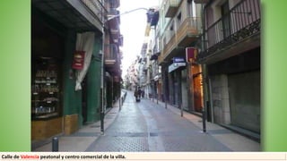 Calle de Valencia peatonal y centro comercial de la villa.
 