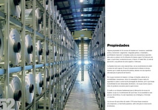 Propiedades
Algunas propiedades de los envases de hojalata son: resistencia, estabilidad
térmica, hermetismo, magnetismo, integridad química, versatilidad y
posibilidad de impresión. La hojalata cuenta con características especiales
para estar en contacto con los alimentos de manera segura. Se forma por seis
capas: el acero base, la aleación de acero, el hierro, el estaño libre, la zona de
pasivación y una película de aceite orgánico o lubricante.


La hojalata tiene acero como material base, con un recubrimiento de estaño
o cromo de cierto espesor. El acero le proporciona la robustez al envase,
mientras que el estaño da protección química, además crea una superficie
adecuada para la aplicación de barnices.


Por su gran resistencia al impacto y al fuego, la hojalata, además de su
inviolabilidad y hermetismo, ofrece al consumidor el mayor índice de
seguridad en cuanto a conservación prolongada de alimentos, por lo que brinda
la posibilidad de tener almacenados fácilmente y sin ocupar mucho espacio,
todos los productos necesarios para la supervivencia.


El estaño es un elemento fundamental para la fabricación de envases de
hojalata, ya que es el recubrimiento del acero base. En la actualidad se usan
procesos electrolíticos, los más importantes son el halógeno, el ferrostán
y el alcalino.


Los envases de acero libres de estaño o TFS tienen buena resistencia
a la compresión y se han hecho populares, sobre todo para la conservación
de alimentos.
 