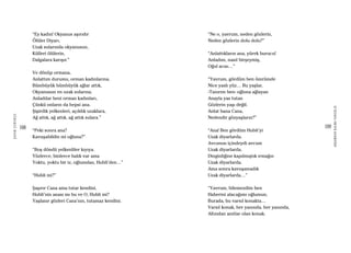 108
ŞAFAKÇUBUKÇU
109
AKŞAMDANKALMAVANGELIS
“Ey kadın! Okyanus aşırıdır
Ölüler Diyarı.
Uzak sularında okyanusun,
Külleri ölülerin,
Dalgalara karışır.”
Ve dönüp ormana,
Anlattım durumu, orman kadınlarına.
Bümbüyük bümbüyük ağlar attık,
Okyanusun en uzak sularına.
Anladılar beni orman kadınları,
Çünkü onların da hepsi ana.
Şişirdik yelkenleri, açıldık uzaklara,
Ağ attık, ağ attık, ağ attık sulara.”
“Peki sonra ana?
Kavuşabildin mi oğluna?”
“Boş döndü yelkenliler kıyıya.
Yüzlerce, binlerce balık var ama
Yoktu, yoktu bir iz, oğlumdan, Hubli’den…”
“Hubli mi?”
Şaşırır Cana ama tutar kendini,
Hubli’nin anası mı bu ve O, Hubli mi?
Yaşlanır gözleri Cana’nın, tutamaz kendini.
“Ne o, yavrum, neden gözlerin,
Neden gözlerin dolu dolu?”
“Anlattıkların ana, yürek burucu!
Anladım, nasıl birşeymiş,
Oğul acısı…”
“Yavrum, gördüm ben ömrümde
Nice yaslı yüz… Bu yaşlar,
-Tanırım ben- oğluna ağlayan
Anayla yas tutan
Gözlerin yaşı değil.
Anlat bana Cana,
Nedendir gözyaşların?”
“Ana! Ben gördüm Hubli’yi
Uzak diyarlarda.
Avcunun içindeydi avcum
Uzak diyarlarda.
Dinginliğine kapılmıştık ırmağın
Uzak diyarlarda.
Ama sonra kavuşamadık
Uzak diyarlarda…”
“Yavrum, bilemezdim ben
Haberini alacağımı oğlumun,
Burada, bu varsıl konakta…
Varsıl konak, her yanında, her yanında,
Altından anıtlar olan konak.
 