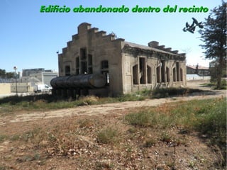 Edificio abandonado dentro del recinto
 