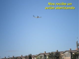 Nos recibe un
avión aterrizando
 