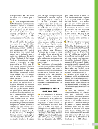 Revista Canavieiros Fevereiro de 2018 23
grãos, a Cargill foi responsável por
9,6 milhões de toneladas, seguida
pela Bunge com 9,4 milhões e
a ADM com 7,6 milhões. Para
complicar ainda mais a vida das
tradings, a reforma fiscal recente
dos EUA abre mais espaço para
cooperativas, e pode levar empresas
a atuarem desta forma. É o Artigo
199A, que reza aos agricultores a
dedução de 20% de receitas nas
tributações de rendimentos pelo
Imposto de Renda Federal. Para
outras empresas também se abate
20%, mas do lucro líquido, estando
aí a diferença contra as tradings.
Mas esperam que o Congresso
possa alterar esta diferença.
Porém, até que se mude, se é que
vai mudar, ficam alterações de
canais de vendas já sendo feitas
pelos produtores e muitas empresas
já começam a se transformar em
cooperativas.
Finalizando o mês, a produção
está indo bem, a confiança voltando,
a economia melhor e em breve o
consumo reagirá e, neste momento,
para os preços devemos observar
o clima no Brasil e na Argentina.
Mesmo com boas produções e
bons estoques, estes fatos são os
destaques. Não podemos atrasar
muito a segunda safra e colocar em
risco a produção.
Reflexões dos fatos e
números da cana
Pela Unica (União da Indústria
de Cana-de-Açúcar), a moagem até
1º de fevereiro foi de 583,96 milhões
de toneladas (1,66% menor que na
comparação da safra anterior). O
mix da safra está em 53,10% para
açúcar e 46,90% para etanol. Já
foram produzidos 35,85 milhões de
toneladas de açúcar (1,63% a mais),
e no etanol 25,33 bilhões de litros
(+1,22%). A produção de hidratado
subiu 1,85%, para 14,72 bilhões de
litros e a de anidro subiu 0,36%,
principalmente a BR 163 devem
ser feitos. Fica o alerta para a
prevenção.
A Conab (Companhia Nacional
de Abastecimento) não tem o mesmo
otimismo e revisou a estimativa
para baixo em 1,1%. Produziremos
agora de grãos 225,57 milhões
de toneladas (5,1% menor que a
anterior). A área plantada é de 61,01
milhões de hectares, apenas 0,2%
maior que a anterior. No milho estão
asmaioresperdas,cairemosdequase
98 para 88 milhões de toneladas,
com menor área e produtividade.
Já na soja teríamos 111,5 milhões
de toneladas, contra 114 milhões da
safra anterior, e em 3,3% a mais de
área, portanto com produtividade
menor, mas a estimativa atual é
maior que a de janeiro. Isto posto,
o Mapa (Ministério da Agricultura,
Pecuária e Abastecimento) também
reduziu a expectativa de renda
agropecuária de 2018, para R$
516,5 bilhões, mais de 1% abaixo da
estimativa de janeiro e 5% menor
que a última safra, dividida em R$
343,8 bilhões para a renda agrícola
(6,3% menor) e R$ 172,6 bilhões
para a renda da pecuária (2,3%
menor que 2017).
Destaco também duas notícias
no âmbito das organizações. A
primeira, da Bunge, que anunciou
prejuízo no quarto trimestre de
2016, de US$ 60 milhões, afetado
em parte pelas operações com
açúcar e etanol, onde a receita caiu
14,2%. Também caíram as margens
tanto para industrializar grãos
como comercializar no Brasil,
refletindo os tempos mais difíceis
para as tradings, tema que trabalhei
ano passado. Saíram matérias na
imprensa de uma possível fusão
com a ADM, criando empresa
do tamanho da Cargill. A ADM
é forte nos EUA e a Bunge no
Brasil, e uma nova organização já
teria mais equilíbrio. Em 2017, das
exportações brasileiras de soja em
para 10,61 bilhões de litros. No
ATR houve boa melhoria, chegando
a 137,30 kg/ton, contra 134 kg/ton
na safra anterior (2,64% melhor),
por isso que estamos com mais
produtos mesmo tendo menos cana.
O rendimento de etanol e açúcar
por tonelada de cana processada
nesta safra está em 42,71 litros
(2,03% acima) e 61,36kg (3,35%
acima), respectivamente. 90% da
cana moída na última quinzena foi
para o etanol.
Diversas estimativas convergem
para uma safra 2018/19 ao redor de
580 milhões de toneladas, com mix
bem mais para etanol (59%) puxado
pelo crescimento do consumo de
combustíveis, o que deverá retirar
de 5 a 7 milhões de toneladas de
açúcar do mercado mundial. A safra
de cana começa com bom preço
do petróleo, estimando o Brent ao
redor de US$ 78 por barril, devido à
economia mundial crescendo mais
e a OPEP (Organização dos Países
Exportadores de Petróleo) estável
em sua produção, ou seja, maior
demanda com a mesma oferta.
As usinas devem faturar R$ 90
bilhões em 2017/18 segundo a Unica,
número 8% menor que em 2016/17.
InvestirãocercadeR$10bilhõesnesta
próxima safra e o endividamento está
em praticamente R$ 100 bilhões, com
366 usinas em operação, sendo 279 no
Centro-Sul.
Sobre as empresas, vale
destacar neste mês a São Martinho,
que está realizando fortes
investimentos em técnicas de plantio
e informatização, o que deve trazer
reflexos já em 2019/20, com mudas
pré-brotadas, a meiosi e ampliação
de plantio. A empresa apresentou
resultados muito bons no último
trimestre do ano, com lucro líquido
de R$ 168,483 milhões, três vezes
maior que no ano anterior. Encerrou
esta safra moendo 15% mais cana,
num total de 22,206 milhões de
toneladas, e o ATR chegou a
 