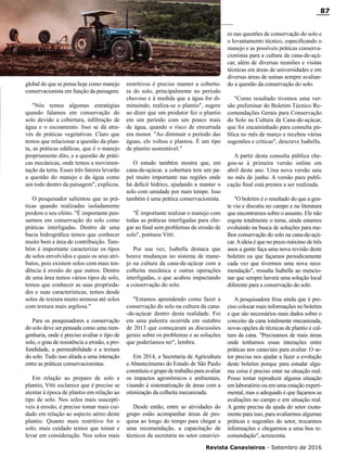 Revista Canavieiros - Setembro de 2016
87
global do que se pensa hoje como manejo
conservacionista em função da paisagem.
"Nós temos algumas estratégias
quando falamos em conservação do
solo devido a cobertura, infiltração de
água e o escoamento. Isso se dá atra-
vés de práticas vegetativas. Claro que
temos que relacionar a questão da plan-
ta, as práticas edáficas, que é o manejo
propriamente dito, e a questão de práti-
cas mecânicas, onde temos a movimen-
tação da terra. Esses três fatores levarão
a questão do manejo e da água como
um todo dentro da paisagem", explicou.
O pesquisador salientou que as prá-
ticas quando realizadas isoladamente
perdem o seu efeito. "É importante pen-
sarmos em conservação do solo como
práticas interligadas. Dentro de uma
bacia hidrográfica temos que conhecer
muito bem a área de contribuição. Tam-
bém é importante caracterizar os tipos
de solos envolvidos e quais os seus atri-
butos, pois existem solos com mais ten-
dência à erosão do que outros. Dentro
de uma área temos vários tipos de solo,
temos que conhecer as suas proprieda-
des e suas características, temos desde
solos de textura muito arenosa até solos
com textura mais argilosa."
Para os pesquisadores a conservação
do solo deve ser pensada como uma reen-
genharia, onde é preciso avaliar o tipo de
solo, o grau de resistência a erosão, a pro-
fundidade, a permeabilidade e a textura
do solo. Tudo isso aliada a uma interação
entre as práticas conservacionistas.
Em relação ao preparo de solo e
plantio, Vitti esclarece que é preciso se
atentar à época de plantio em relação ao
tipo de solo. Nos solos mais susceptí-
veis à erosão, é preciso tomar mais cui-
dado em relação ao aspecto aéreo deste
plantio. Quanto mais restritivo for o
solo, mais cuidado temos que tomar e
levar em consideração. Nos solos mais
restritivos é preciso manter a cobertu-
ra do solo, principalmente no período
chuvoso e à medida que a água for di-
minuindo, realiza-se o plantio", sugere
ao dizer que um produtor fez o plantio
em um período com um pouco mais
de água, quando o risco de enxurrada
era menor. "Ao diminuir o período das
águas, ele voltou e plantou. É um tipo
de plantio sustentável."
O estudo também mostra que, em
cana-de-açúcar, a cobertura tem um pa-
pel muito importante nas regiões onde
há deficit hídrico, ajudando a manter o
solo com umidade por mais tempo. Isso
também é uma prática conservacionista.
"É importante realizar o manejo com
todas as práticas interligadas para che-
gar ao final sem problemas de erosão de
solo", pontuou Vitti.
Por sua vez, Isabella destaca que
houve mudanças no sistema de mane-
jo na cultura da cana-de-açúcar com a
colheita mecânica e outras operações
interligadas, o que acabou impactando
a conservação do solo.
"Estamos aprendendo como fazer a
conservação do solo na cultura da cana-
-de-açúcar dentro desta realidade. Foi
em uma palestra ocorrida em outubro
de 2013 que começaram as discussões
gerais sobre os problemas e as soluções
que poderíamos ter", lembra.
Em 2014, a Secretaria de Agricultura
e Abastecimento do Estado de São Paulo
constituiu o grupo de trabalho para avaliar
os impactos agronômicos e ambientais,
visando à sistematização de áreas com a
otimização da colheita mecanizada.
Desde então, entre as atividades do
grupo estão acompanhar áreas de pes-
quisa ao longo do tempo para chegar a
uma recomendação, a capacitação de
técnicos da secretaria no setor canaviei-
ro nas questões de conservação do solo e
o levantamento técnico, especificando o
manejo e as possíveis práticas conserva-
cionistas para a cultura da cana-de-açú-
car, além de diversas reuniões e visitas
técnicas em áreas de universidades e em
diversas áreas de usinas sempre avalian-
do a questão da conservação do solo.
"Como resultado tivemos uma ver-
são preliminar do Boletim Técnico Re-
comendações Gerais para Conservação
do Solo na Cultura da Cana-de-açúcar,
que foi encaminhado para consulta pú-
blica no mês de março e recebeu várias
sugestões e críticas", descreve Isabella.
A partir desta consulta pública che-
gou-se à primeira versão online em
abril deste ano. Uma nova versão saiu
no mês de junho. A versão para publi-
cação final está prestes a ser realizada.
"O boletim é o resultado do que a gen-
te viu e discutiu no campo e na literatura
que encontramos sobre o assunto. Ele não
esgota totalmente o tema, ainda estamos
evoluindo na busca de soluções para me-
lhor conservação do solo na cana-de-açú-
car.Aideia é que no prazo máximo de três
anos a gente faça uma nova revisão deste
boletim ou que façamos periodicamente
cada vez que tivermos uma nova reco-
mendação", ressalta Isabella ao mencio-
nar que sempre haverá uma solução local
diferente para a conservação do solo.
A pesquisadora frisa ainda que é pre-
ciso colocar mais informações no boletim
e que são necessários mais dados sobre o
conceito da cana totalmente mecanizada,
novas opções de técnicas de plantio e cul-
tura da cana. "Precisamos de mais áreas
onde tenhamos essas interações entre
práticas nos canaviais para avaliar. O se-
tor precisa nos ajudar a fazer a evolução
deste boletim porque para estudar algu-
ma coisa é preciso estar na situação real.
Posso tentar reproduzir alguma situação
em laboratório ou em uma estação experi-
mental, mas o adequado é que façamos as
avaliações no campo e em situação real.
A gente precisa da ajuda do setor exata-
mente para isso, para avaliarmos algumas
práticas e sugestões do setor, trocarmos
informações e chegarmos a uma boa re-
comendação", acrescenta.
 