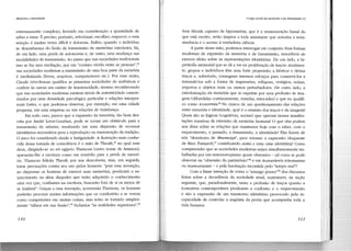 Memória e identidade

extremamente complexo, levando em consideração a quantidade de
saber a tratar. É preciso, portanto, selecionar, escolher, esquecer, e essa
seleção é muitas vezes difícil e dolorosa. Enfim, quando o indivíduo
se desembaraça do fardo da transmissão de memórias exteriores, há,
de um lado, uma perda de autonomia e, de outro, uma mudança nas
modalidades de transmissão. Ao passo que nas sociedades tradicionais
isso se faz sem mediação, por um "contato vivido entre as pessoas" ,22
nas sociedades modernas a transmissão de uma boa parte da memória
é mediatizada (livros, arquivos, computadores etc.). Por essa razão,
Claude Lévi-Strauss qualifica as primeiras sociedades de autênticas e
confere às outras um caráter de inautencidade, mesmo reconhecendo
que nas sociedades modernas existem níveis de autenticidade caracterizados por uma densidade psicológica particular e relações interpessoais fortes, o que podemos observar, por exemplo, em uma cidade
pequena, em uma empresa ou nas relações de vizinhança.
Em todo caso, parece que a expansão da memória, tão bem descrita por André Leroi-Gourhan, pode se tornar um obstáculo para a
transmissão de saberes, resultando em uma dispersão de recursos
identitários necessários para a reprodução ou manutenção da tradição.
O risco foi considerado desde a Antiguidade. A ilustração mais conhecida dessa tomada de consciência é o mito de Theuth, 23 no qual esse
deus, dirigindo-se ao rei egípcio Thamous (outro nome de Ammon),
apresenta-lhe a escritura como um remédio para a perda de memória. Thamous felicita Theuth por sua descoberta, mas, em seguida,
toma precauções contra seu uso pelos homens: "pois essa invenção,
ao dispensar os homens ele exercer suas memórias, produzirá o esquecimento na alma daqueles que terão adquirido o conhecimento
uma vez que, confiantes na escritura, buscarão fora de si os meios de
se lembrar". Graças a essa invenção, acrescenta Thamous, os homens
poderão procurar muitas informações que os conduzirão a se verem
como competentes em muitas coisas, mas terão se tornado simplesmente ((sábios em sua ilusão)), 24 fechados uàs realidades superiores". 25

O jogo social da memória e da identidade (1)

Sem dúvida capazes ela hipomnésia, que é a rememoração banal elo
que está escrito, serão inaptos a toda anamnese que autoriza a reminiscência e o acesso à verdadeira ciência.
A partir desse mito, podemos interrogar em conjunto duas formas
modernas de expansão da memória e da transmissão, suscetíveis de
exercer efeito sobre as representações identitárias. De um lado, a hipertrofia memorial que se dá a ver na proliferação ele traços: atualmente, grupos e indivíduos têm uma forte propensão a fabricar e deixar
traços e, sobretudo, consagram imensos esforços para conservá-los e
transmiti-los sob a forma de impressões, relíquias, vestígios, ruínas,
arquivos e objetos mais ou menos perturbadores. De outro lado, a
exte1iorização da memória que se exprime por uma profusão de Imagens (difundidas continuamente, tratadas, estocadas) e que eu qualifico como iconorreia26 No marco de um questionamento das relações
entre memória e identidade, qual é o estatuto dos traços e ela imagem?
Quais são as lógicas (cognitivas, sociais) que operam nessas manifestações massivas da extensão da memória humana? O que elas podem
nos dizer sobre as relações que mantemos hoje com o saber, com o
esquecimento, o passado, a transmissão, a identidade? Elas fazem de
nós "desertores de Mnemosyé', para retomar a expressão eloquente
de Marc Fumaroli, 27 contribuindo assim a uma crise identitária? Como
compreender que as sociedades modernas sejam simultaneamente trabalhadas por um mnemotropismo quase obsessivo - tal como se pode
observar na uobsessão do patrimônio,, 28 e em inumeráveis retromanias
ou museomanias - e pela fascinação incontida pelo "tempo real"?
Com a firme intenção de evitar o "amargo prazer"" dos discursos
feitos sobre a decadência da sociedade atual, sustentarei, na seção
seguinte, que, paradoxalmente, tanto a profusão de traços quanto a
iconorreia contemporânea produzem a confusão e o esquecimento
e são a expressão de um transtorno identitário provocado pela incapacidade de controlar a angústia da perda que acompanha toda a
vida humana.

 