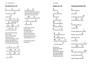Más allá del mar | 267
La Re La
Amaneció en la tierra del reino de Dios.
Re
Es el momento en que todos
Mi
son parte del Sol.
Fa#m Mi Re
Hoy, es la luz la que invade el silencio
Sim Do#m Fa#m Mi
y que brilla cual invita - ción
Sim Fa#m Mi
a ser llama para quien no crea en ti,
Sim Sol Mi
a hacer extraordinario el vivir.
Hoy, es encuentro de hermanos
que han a partir.
Hoy, son sus manos ejemplo
a los que van de venir.
Se hace inmenso el gozo en el cielo,
cuando hay humildad en la voz
de aquellos que no temen a soñar
si es Cristo el fundamento de la paz.
La Mi
Que se llenen los oídos de cantar,
Fa#m Mi Re
que se inflamen las sonrisas al rezar,
Sim Fa#m Mi
pues el corazón revienta de su ardor,
Sim
porque es Cristo
Sol Mi
el que inunda mi canción.
Que seamos todos parte de su bienestar,
que su victoria vuele más allá del mar,
pues la vida se hace fácil con su voz,
Fa#m Mi
porque siempre está presente alrededor
Sol Re
ese Dios que es tangible, infinito
Mi La
y visible en el amor.
Se abre una puerta a los que
necesitan bondad.
Hay que buscar expresión
más sencilla en el dar,
porque se necesitan de pasos
que recorran caminos sin fin,
con Maria aferrada en las manos
y la mente dispuesta a servir.
Se abren las puertas del cielo
más allá del mar.
267 SCHOENSTATT
Acorda a voz | 59
Re
Acorda a voz,
Sol
há sempre música no ar.
Re
Não estamos sós,
Sol
se para ti vamos cantar.
Mim La
Há em Cristo uma alegria,
Mim La
que sentimos no dia-a-dia.
Do La
E cada vez que vimos aqui,
Re Sol
Há sempre música entre nós.
Re Sol
Nós a cantar não estamos sós.
Mim Mi La
Cantaremos um hino ao teu amor,
Re
um hino em teu louvor.
Não chores, não,
quando a tristeza te doer.
Junta-te a nós,
canta uma música qualquer.
Há em Cristo uma alegria,
que sentimos no dia-a-dia.
E cada vez que vimos aqui,
Sinto que vem do Céu | 60
Re
Sinto que vem do Céu
La
um sopro leve,
Sol
um vento quente que nos aquece,
Mim Re
um sopro vivo que vem de Deus.
Si
Um vento que acalma o ser
Mim
e envolve a alma,
La
do mesmo modo que o mar se acalma,
Mi
logo que as ondas se vão deitar.
Sinto que vem do Céu
Si7
um amor imenso,
La
que se transforma em nuvens de incenso,
Fa#m Mi
um amor suave que vem de Deus.
Do# Fa#m
Um amor que nos transforma e alumia,
Si7
tal como a noite dá vez ao dia,
Mi
quando as estrelas se vão deitar.
59 HINOS
 