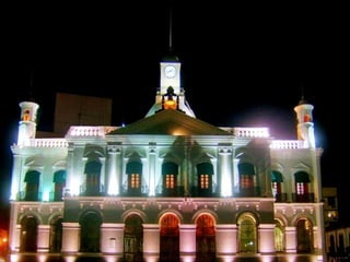 Villavicencio   Ciudad colombiana, capital del departamento del Meta, es el centro comercial más importante de los Llanos Orientales, en la margen izquierda del río Guatiquía. Su clima es cálido y muy húmedo, con temperaturas medias de 27 °C. Villavicencio se encuentra a 90 km. al sur de la capital de Colombia, Bogotá.  Esta fantástica travesía tiene como escenario la selva colombiana y para llegar a la región tomamos un vuelo desde Villavicencio hasta el pueblo de la Macarena, posteriormente hay que hacer una navegación y una caminata hasta el impresionante rió que te quiero enseñar. Villavicencio 