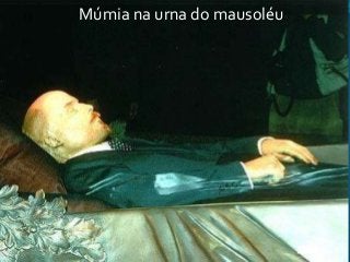 Múmia na urna do mausoléu
 