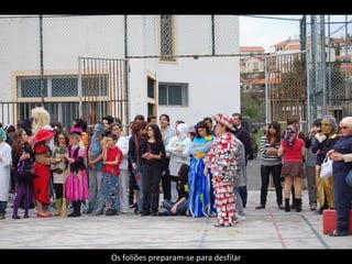 Os foliões preparam-se para desfilar 