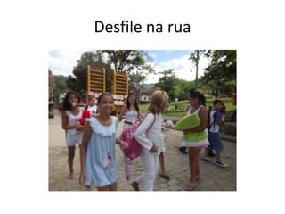 Desfile na rua
 