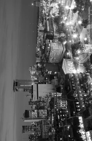 Vista de Plaza de Mayo al anochecer, barrio San Nicolás. Argentina.
 