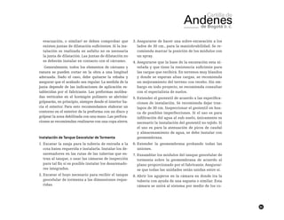 81
evacuación, o similar) se deben comprobar que
existen juntas de dilatación suficientes. Si la ins-
talación es realizada en asfalto no es necesaria
la junta de dilatación. Las juntas de dilatación no
se deberán instalar en contacto con el cárcamo.
Generalmente, todos los elementos de cárcamo y
ranura se pueden cortar en la obra a una longitud
adecuada. Dado el caso, debe quitarse la rebaba y
asegurar que el acabado sea regular. La medida de la
junta depende de las indicaciones de aplicación es-
tablecidas por el fabricante. Las preformas moldea-
das verticales en el hormigón polímero se abrirán/
golpearán, en principio, siempre desde el interior ha-
cia el exterior. Para esto recomendamos elaborar un
contorno en el exterior de la preforma con un disco y
golpear la zona debilitada con una mazo.Las perfora-
ciones se recomiendan realizarse con una copa sierra.
Instalación de Tanque Geocelular de Tormenta
1.	Excavar la zanja para la tubería de entrada a la
cota batea requerida e instalarla. Instalar los de-
sarenadores en las rutas de las tuberías que en-
tran al tanque, o usar las cámaras de inspección
para tal fin si es posible instalar los desarenado-
res integrados.
2.	Excavar el hoyo necesario para recibir el tanque
geocelular de tormenta a las dimensiones reque-
ridas.
3.	Asegurarse de hacer una sobre-excavación a los
lados de 30 cm., para la maniobrabilidad. Se re-
comienda marcar la posición de los módulos con
un spray.
4.	Asegurarse que la base de la excavación esta ni-
velada y que tiene la resistencia suficiente para
las cargas que recibirá. En terrenos muy blandos
y donde se esperan altas cargas, se recomienda
un mejoramiento del terreno con recebo. Sin em-
bargo en todo proyecto, se recomienda consultar
con el especialista de suelos.
5.	Extender el geotextil de acuerdo a las especifica-
ciones de instalación. Se recomienda dejar tras-
lapos de 30 cm. Inspeccionar el geotextil en bus-
ca de posibles imperfecciones. Si el uso es para
infiltración del agua al sub-suelo, únicamente es
necesario la instalación del geotextil no tejido. Si
el uso es para la atenuación de picos de caudal
y almacenamiento de agua, se debe instalar con
geomembrana.
6.	Extender la geomembrana probando todas las
uniones.
7.	Ensamblar los módulos del tanque geocelular de
tormenta sobre la geomembrana de acuerdo al
plano proporcionado por el fabricante. Asegurar-
se que todas las unidades están unidas entre sí.
8.	Abrir los agujeros en la cámara en donde ira la
tubería con ayuda de una segueta o similar. Esta
cámara se unirá al sistema por medio de los co-
 