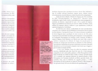 ~! Filho, 1fr/inio l .age"
b i:i111s1ru~-:10 da infra-
l:t 1111it111in.1 publica, tudo
1eli11çar ()clima positivo
~·li i:ds l.tn<,avam projetos
t1111i11;11ltl :1 cpoca. Esses
l;11nkn~ .10 da economia
1 l• o;pl 1.1l ular, milagrosa,
.11111.1 souale de poder no
'1ti1.•11 soda!da realidade
11s f111 ~1·1or político que
mrív:1 dos anos sessenta.
111r.111d11 a am:cadação do
111111s .1os pnnicipantes, o
,11 n .nlr;1da cm pólos e
!11•;11111;1 1l:11~o:irn1. ilusão
~ rmi1:1lhadcm:salagoanos
1 (111 1111.:smo estancaria. O
1 L111ins, licou como o
·,'.l gnl1Ínl'lcs técnicos dos
11111111ic;tçfü>para associarà
1p.11:1 s11h-;1i1uir, na matriz
in, pdn ikool carburante,
1,11u1. J propagandadavaa
~~..11i.í111 llll' trnnsmiti'Ull os
1.1
p11_1ccsso não pode
e 1ns111lada nas usinas e
Jl) Sobre este tema ver
carvalho, dcero
Péricles de.
Reestruturação
pri>dutlva do setor
sucro- alcoolelro de
Alagoas.1990/2000.
2. ed. Maceió: Edufal,
2003.
31
Sobre a formação do
PCA (1977/1993) ver o
livro O Pólo Químico
de Alagoas de Maria
Cecília Junqueiro
Lustosa, Edufal, 1997.
destilarias alagoanas para a produção de açúcar e álcool. Mas, refletindo o
tipo de modelo nacional dominante naquela época, Alagoas cresceu
economicamente, mas não diminuiu o índice de pobreza <le sua população.
30
Ainda não havia esfriado o Proálcool e chegava, em l982, a novidade
elo Pólo Cloroalcoolquímico de Alagoas/PC:A
31
• Recursos foram
mobilizados, órgãos foram criados e, principalmente, muita propaganda foi
realizada, um cliscurso orquestrado de que o PC, a partir da empresa
Salgcma, possibilitaria investimentos de mais de 1 bilhão de dólares, criaria
milhares ele empregos diretos e indiretos e, que, rapidamente, a renda per
capita iria ultrapassar os Smil dólares.
No fmal dos anos oitenta, as dificuldades do setor sucroalcoolciro
coincidem com a desilusão das possibilidades de demanda de álcool a partir
do Pólo Químico. A perspectiva de que o PCA absorveria parte considerável
do álcool alagoano para a produção ele eteno esvaiu-se, em 1990, com a
construção de um etenoduto de 480 km, para transportar o eteno produzido
na Companhia Petroquímica do Nordeste, desde Carnaça.ri, na Bahia, à
empresa Salgema (hoje Braskem) em Maceió; por outro lado, esvaiu-se
também a perspectiva de utilização do bagaço da cana-de-açúcar na
produção de energia para movimentar as indústrial> do Pólo Químico,
tanto pela não-implantação dos projetos industriais anunciados como pela
alternativa no uso de um insumo energético mais barato que o bagaço, o
gás do vi;r,inho município de Pilar.
O PC:A teve, também, contra ele, além da conjuntura nacional
recessiva, simbolizada pela crise fiscal dos anos 80, a forte presença
competitiva de três outros pólos químicos: o Pólo Pctroquímico de São
Paulo, localizado nas cidades de Santo André e Cubatão, operando desde
1972 e contando com quarenta indústrias de segunda geração; o Pólo
Petroquímico de Camaçari, locali;r,ado na Bahia, operando desde 1978,
contando, hoje, com 60 indústrias de segunda geração; e o Pólo
Pctroquímico do Sul, localizado na cidade de Triunfo, no Rio Grande do
Sul, operando desde 1982 com oito indústrias de segundageração.
59
 