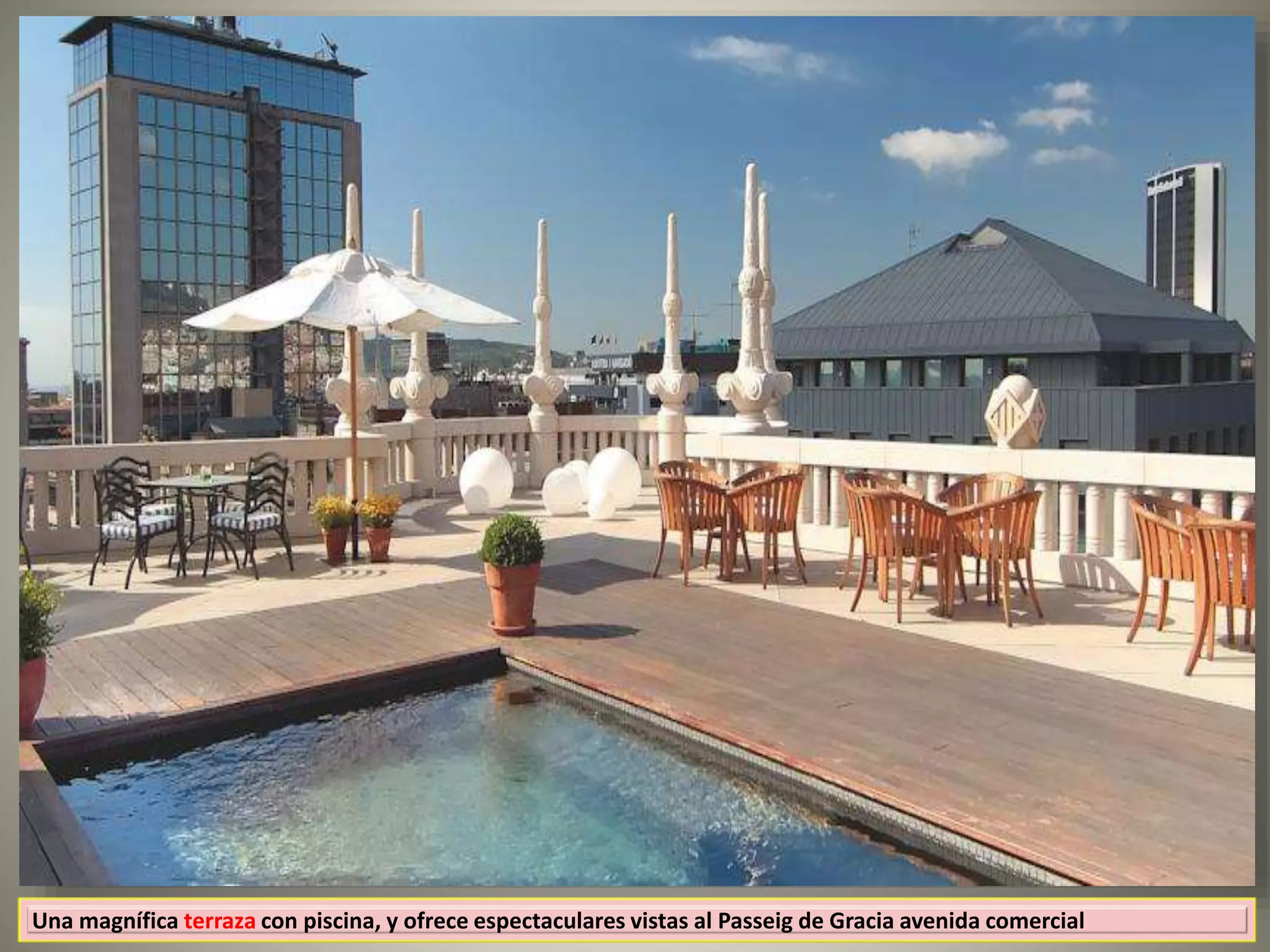 Una magnífica terraza con piscina, y ofrece espectaculares vistas al Passeig de Gracia avenida comercial
 