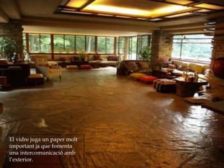 El vidre juga un paper molt
important ja que fomenta
una intercomunicació amb
l’exterior.
 