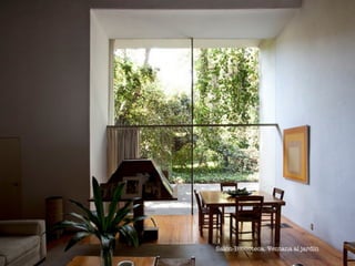 Salón-Biblioteca. Ventana al jardín
 