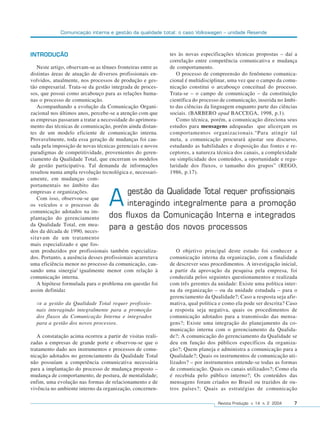 Comunicação interna e gestão da qualidade total: o caso Volkswagen – unidade Resende



INTRODUÇÃO                                                   tes às novas especificações técnicas propostas – daí a
                                                             correlação entre competência comunicativa e mudança
   Neste artigo, observam-se as tênues fronteiras entre as   de comportamento.
distintas áreas de atuação de diversos profissionais en-        O processo de compreensão do fenômeno comunica-
volvidos, atualmente, nos processos de produção e ges-       cional é multidisciplinar, uma vez que o campo da comu-
tão empresarial. Trata-se da gestão integrada de proces-     nicação constitui o arcabouço conceitual do processo.
sos, que possui como arcabouço para as relações huma-        Trata-se – o campo de comunicação – da constituição
nas o processo de comunicação.                               científica do processo de comunicação, inserida no âmbi-
   Acompanhando a evolução da Comunicação Organi-            to das ciências da linguagem enquanto parte das ciências
zacional nos últimos anos, percebe-se a atenção com que      sociais. (BARBERO apud BACCEGA, 1998, p.1).
as empresas passaram a tratar a necessidade do aprimora-        Como técnica, porém, a comunicação direciona seus
mento das técnicas de comunicação, porém ainda distan-       estudos para mensagens adequadas que alicerçam os
tes de um modelo eficiente de comunicação interna.           comportamentos organizacionais.“Para atingir tal
Provavelmente, toda essa geração de mudanças foi cau-        meta, a comunicação procurará ajustar seu discurso,
sada pela imposição de novas técnicas gerenciais e novos     estudando as habilidades e disposição das fontes e re-
paradigmas de competitividade, provenientes do geren-        ceptores, a natureza técnica dos canais, a complexidade
ciamento da Qualidade Total, que encerram os modelos         ou simplicidade dos conteúdos, a oportunidade e regu-
de gestão participativa. Tal demanda de informações          laridade dos fluxos, o tamanho dos grupos” (REGO,
resultou numa ampla revolução tecnológica e, necessari-      1986, p.17).
amente, em mudanças com-
portamentais no âmbito das
                                        gestão da Qualidade Total requer profissionais
                                   A
empresas e organizações.
   Com isso, observou-se que
os veículos e o processo de             interagindo integralmente para a promoção
comunicação adotados na im-
plantação do gerenciamento         dos fluxos da Comunicação Interna e integrados
da Qualidade Total, em mea-
dos da década de 1990, neces-
                                   para a gestão dos novos processos
sitavam de um tratamento
mais especializado e que fos-
sem produzidos por profissionais também especializa-            O objetivo principal deste estudo foi conhecer a
dos. Portanto, a ausência desses profissionais acarretava    comunicação interna da organização, com a finalidade
uma eficiência menor no processo da comunicação, cau-        de descrever seus procedimentos. A investigação inicial,
sando uma sinergia1 igualmente menor com relação à           a partir da aprovação da pesquisa pela empresa, foi
comunicação interna.                                         conduzida pelos seguintes questionamentos e realizada
   A hipótese formulada para o problema em questão foi       com três gerentes da unidade: Existe uma política inter-
assim definida:                                              na da organização – ou da unidade estudada – para o
                                                             gerenciamento da Qualidade?; Caso a resposta seja afir-
  ⇒ a gestão da Qualidade Total requer profissio-            mativa, qual política e como ela pode ser descrita? Caso
  nais interagindo integralmente para a promoção             a resposta seja negativa, quais os procedimentos de
  dos fluxos da Comunicação Interna e integrados             comunicação adotados para a transmissão das mensa-
  para a gestão dos novos processos.                         gens?; Existe uma integração do planejamento da co-
                                                             municação interna com o gerenciamento da Qualida-
   A constatação acima ocorreu a partir de visitas reali-    de?; A comunicação do gerenciamento da Qualidade se
zadas a empresas de grande porte e observou-se que o         deu em função dos públicos específicos da organiza-
tratamento dado aos instrumentos e processos de comu-        ção?; Quem planeja e administra a comunicação para a
nicação adotados no gerenciamento da Qualidade Total         Qualidade?; Quais os instrumentos de comunicação uti-
não possuíam a competência comunicativa necessária           lizados? – por instrumentos entende-se todas as formas
para a implantação do processo de mudança proposto –         de comunicação. Quais os canais utilizados?; Como ela
mudança de comportamento, de postura, de mentalidade;        é recebida pelo público interno?; Os conteúdos das
enfim, uma evolução nas formas de relacionamento e de        mensagens foram criados no Brasil ou trazidos de ou-
vivência no ambiente interno da organização, concernen-      tros países?; Quais as estratégias de comunicação

                                                                                  Revista Produção v. 14 n. 2 2004   7
 