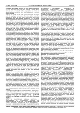 Ano 2014 110, Número Salvador-BA, Página 32sexta-feira, 27 de junho de 2014
Diário da Justiça Eleitoral - Tribunal Regional Eleitoral da Bahia. Documento assinado digitalmente conforme MP n. 2.200-2/2001 de 24.8.2001, que institui a
Infra-estrutura de Chaves Públicas Brasileira - ICP-Brasil, podendo ser acessado no endereço eletrônico http://www.tse.gov.br
Com efeito, pelo o que se vislumbra dos autos, restou incontroverso
que, nos dias 19 a 22 de julho, fora realizado o evento "Expo
Santana" com a realização leilões, exposições de animais e
apresentações de bandas de forró, tudo custeado com o dinheiro
público municipal.
Tratou-se um evento de alto porte com a participação de grande
parte da população santanense. Observa-se, pelas fotografias
juntadas aos autos, as quais foram reconhecidas pelo próprio
representado como sendo retiradas do evento (fl. 211), que várias
pessoas aparecem com adesivo de número 11 (número da coligação
dos candidatos representados), bem como realizando gestos
conotativos de tal numeração. Observa-se, ainda, pela análise da
mídia acostada aos autos que, em inúmeros momentos, as bandas
contratadas fazem menção ao último representado nominalmente – e
não somente à Prefeitura de Santana -, sendo que, em alguns
desses momentos, fazem referência ao número 11, inclusive,
associado ao então prefeito Marcão (34m54s e 43m08s). Observa-
se, também, que, em algumas fotos, os representados aparecem,
juntos, fazendo o gesto do número "11".
A testemunha Graziela Lobo Alvim declarou, em seu depoimento,
que a ExpoSantana interrompeu por um período, tendo retomando
justamente em 2012. A testemunha Mirella Neves Santana, por sua
vez, alegou, embora sem prestar compromisso, que ouviu por
diversas vezes a referência ao número 11; que havia pessoas,
inclusive funcionários, colando o adesivo de número 11, bem como
fazendo gestos em referência ao mesmo número; que havia
abordagem das pessoas para retirar fotos; que a festa existiu há
anos atrás, tendo retornado em 2012. O declarante Edilson
Cavalcante afirmou que o evento voltou a ser realizado no ano de
2012; que, durante o mesmo, os integrantes da banda fizeram
referência ao prefeito Marcão e à coligação 11, havendo, ainda,
gestos, tendo sido distribuídos também adesivos.
Como se vê, os depoimentos são uniformes no sentido de que o
evento ExpoSantana voltou a ser realizado em grande porte no ano
de 2012, não havendo qualquer contradição, neste sentido, digna de
nota. Durante tal evento, restou comprovado, pela mídia acostada,
que havia clara referência ao então prefeito da época "Marcão", bem
como que, no mesmo contexto, houve referência à coligação dos
demais representados. Saliente-se que o fato das bandas fazerem
alusão ao então prefeito da época não tem, por si só, o condão de
representar um abuso de poder, posto que comum, em cidades do
interior, o agradecimento de autoridades locais e destaque social.
Contudo, este fato aliado às inúmeras vezes em que seu nome fora
exaltado pessoalmente, e não a Prefeitura de Santana, somado à
menção da legenda partidária, bem como à distribuição de adesivos
e realização de gestos da mesma legenda, em época de campanha
eleitoral e em um evento de grande porte, organizado pela
Prefeitura, com a participação da grande parte do eleitorado, conduz
a inevitavelmente conclusão de houve claro abuso no uso da
máquina administrativa pelo prefeito em prol dos candidatos
representados.
Esclareça-se, por ser extremamente oportuno, que o evento se
realizou no mês de julho, durante a campanha eleitoral, sendo,
inevitável, diante dos fatos narrados, que o eleitorado vinculasse os
nomes dos candidatos à realização do evento. O que se vê é que,
em que pese o evento ter sido organizado pela Prefeitura, utilizou-se
do mesmo para a prática de um verdadeiro showmício, com
vinculação do atual governo da época aos candidatos às eleições.
Ainda que os candidatos não tenham subido no palco, tal não exime
o fato de que os mesmos foram claramente beneficiados com o
evento objeto dos autos, sendo que o art. 22 da já citada lei aloca
como legitimados passivos das ações de investigação judicial
eleitoral o candidato beneficiado com a conduta questionada,
havendo, neste caso, inclusive, litisconsórcio passivo necessário
entre o titular e o seu vice, dada a natureza unitária da chapa. Senão
vejamos:
"[...] Investigação judicial. Abuso de poder econômico. Atos abusivos.
Autores. Beneficiários. Litisconsórcio passivo necessário. Pedido.
Limites. 1. A representação pode ser proposta contra os beneficiários
da conduta abusiva assim como contra seus autores. [...]". (Ac. de
4.9.2001 no AgRgAg no 2.987, rel. Min. Fernando
Neves.)
AÇÃO DE INVESTIGAÇÃO JUDICIAL ELEITORAL -
PRELIMINARES DE ILEGITIMIDADE PASSIVA, DE
INADEQUAÇÃO DA VIA ELEITA E DE INCOMPETÊNCIA DA
JUSTIÇA ELEITORAL SUSCITADAS PELOS REQUERIDOS -
REJEIÇÃO - PEDIDO DE INTEGRAÇÃO À LIDE DE TERCEIRO
INTERESSADO - DEFERIMENTO - VERIFICAÇÃO DE
ELEMENTOS COINCIDENTES NAS PROPAGANDAS
INSTITUCIONAL E ELEITORAL - INDÍCIOS DE PRÁTICA ABUSIVA
- INEXISTÊNCIA DE POTENCIALIDADE DA CONDUTA PARA
INFLUIR NO RESULTADO DO PLEITO - NÃO DEMONSTRAÇÃO
DO ABUSO DE PODER, PARA FINS DE APLICAÇÃO DO ART. 22
DA LC 64/90 - REMESSA DOS AUTOS AO MINISTÉRIO PÚBLICO
ESTADUAL PARA AS PROVIDÊNCIAS QUE ENTENDER
CABÍVEIS EM MATÉRIA NÃO ELEITORAL - IMPROCEDÊNCIA DO
PEDIDO. Rejeita-se a preliminar de ilegitimidade passiva, suscitada
pela requerida, com o fundamento de sua desincompatibilização do
cargo de Prefeito, tendo em vista que a Ação de Investigação
Judicial Eleitoral pode alcançar qualquer beneficiário de conduta
vedada, ainda que não se verifique a sua participação direta. (...)
(TRE-RN - AIJE: 23 RN , Relator: DÚBEL COSME, Data de
Julgamento: 30/08/2005, Data de Publicação: DJ - Diário de Justiça
do Estado do RN, Data 17/09/2005, Página 67 LIV - Livro de
Decisoes do TRE-RN, Volume 2, Tomo 55, Data 11/05/2007, Página
99)
Dessa forma, as provas carreadas aos autos revelam, de forma
clara, o abuso de poder econômico e político no presente caso.
Conforme já mencionado anteriormente, a idéia de abuso de poder é
retirada do plano casuístico, diante das peculiaridades do caso
concreto. E, aqui, é justamente no plano concreto, diante das
particularidades de um município como Santana, como bem
ponderou o representante do Ministério Público, que se vê com mais
afinco, a abusividade do poder.
Em outro aspecto, a alegação da defesa de que a conduta não tivera
potencialidade lesiva de influir no pleito eleitoral não merece
prosperar. Isso porque a Lei Complementar n.º 135/2010, a qual
incluiu o inciso XVI no art. 22 da Lei complementar 64/90, retirou o
requisito da exigência da potencialidade lesiva para configurar o
abuso de poder, sendo necessário apenas a presença da gravidade
das circunstâncias do fato, a saber:
XVI – para a configuração do ato abusivo, não será considerada a
potencialidade de o fato alterar o resultado da eleição, mas apenas a
gravidade das circunstâncias que o caracterizam.
A despeito, aduz Elma Viena Lucena:
Essa alteração certamente dará mais eficácia à AIJE, tendo em vista
que, muitas vezes, a prática de atos abusivos graves resta impune,
face a dificuldade de se demonstrar que tiveram força para alterar o
resultado do pleito. Assim, para a procedência da AIJE é suficiente
demonstrar que o ato abusivo seja grave a ponto de abalar a
igualdade de condições entre os candidatos, causando desequilíbrio
na disputa e mácula à legitimidade e normalidade da eleição, ainda
que não tenha força suficiente para influenciar no resultado do pleito.
Não é outro também o entendimento jurisprudencial:
EMENTA: RECURSO ELEITORAL - AÇÃO DE INVESTIGAÇÃO
JUDICIAL ELEITORAL - PROVA EMPRESTADA -
INTERCEPTAÇÕES TELEFÔNICAS -CONTRADITÓRIO -
OBSERVÂNCIA - TRANSPORTE IRREGULAR DE ELEITORES NO
DIA DO PLEITO - ABUSO DE PODER ECONÔMICO -
CONFIGURAÇÃO - OBTENÇÃO DE INDEVIDAS VANTAGENS A
PARTIR DA CONDUTA ILEGAL - POTENCIALIDADE LESIVA -
DEMONSTRAÇÃO - DESNECESSIDADE - CONHECIMENTO E
DESPROVIMENTO DO RECURSO. (...) Comprovada a participação
do investigado, de sua esposa e de seus filhos em ação destinada a
viabilizar o transporte irregular de eleitores no dia do pleito, e
consideradas as inegáveis vantagens auferidas pelo então candidato
com o oferecimento da benesse, configura-se o abuso de poder
econômico, haja vista a possibilidade de induzir nos eleitores a falsa
percepção de o candidato já estar por eles trabalhando antes mesmo
de ser eleito, além de vincular sua imagem ao poderio econômico,
facilitador, em tese, da gestão do Município. Desnecessidade, a
partir da vigência da LC n.º 135/2009, da demonstração da
potencialidade lesiva do ilícito eleitoral, sendo suficiente a
demonstração da gravidade das circunstâncias que o caracterizam.
Conhecimento e desprovimento do recurso (TRE-RN - REL: 159785
RN , Relator: VERLANO DE QUEIROZ MEDEIROS, Data de
Julgamento: 28/11/2013, Data de Publicação: DJE - Diário de justiça
eletrônico, Data 03/12/2013, Página 02/03)
Conforme já exposto, o evento de grande porte promovido pelo
representado Marco Aurélio dos Santos Cardoso, em nome da
prefeitura, repita-se, contou com a participação de diversas bandas e
de grande parte da população santanense e, inclusive, de outras
cidades da região. Durante tal evento, conforme já explanado, houve
diversas condutas (distribuição de adesivos, exaltação do prefeito,
 