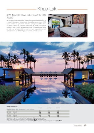 Khao Lak 
J.W. Marriott Khao Lak Resort  SPA 
(lusso) 
Bel club resort situato direttamente sulla lunga e tranquilla spiaggia di Khao Lak, 
a nord di Phuket e a circa un’ora e mezza d’auto dall’aeroporto, dispone di 298 
camere arredate con gusto in stile thailandese contemporaneo. Offre un’am-pia 
gamma di attività che lo rendono adatto anche alle famiglie, con varietà di 
ristoranti e punti di ristoro dall’elegante e raffinato al casual informale, piscine 
per adulti e per bambini, miniclub, tennis, centro di sport acquatici e immersioni, 
centro benessere con SPA. Wi-Fi gratuito. Campi da golf nelle vicinanze. 
QUOTE INDIVIDUALI 
in doppia supp. singola terzo letto 
CAMERA DELUXE POOL VIEW - pernottamento e prima colazione 
DAL 1-NOV AL 19-DIC 110 110 160 
DAL 20-DIC AL 7-GEN 290 290 305 
DAL 8-GEN AL 31-MAR 135 135 190 
DAL 1-APR AL 30-APR 110 110 155 
DAL 1-MAG AL 30-GIU 65 65 115 
Sistemazione in camera “Premier Pool View” supplemento € 20 per camera a notte. 
Family Room (max 2 adulti + 2 minori 12 anni) supplemento € 100 per camera a notte. 
Trasferimento collettivo da o per l’aeroporto di Phuket (HKT) € 90 per persona. Da o per l’aeroporto di Krabi (KBV) € 110. 
Thailandia 41 
 