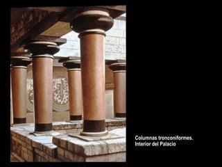Columnas tronconiformes.
Interior del Palacio
 