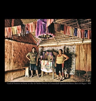 Casal de Festeiros em frente ao altar do Senhor Divino na Comunidade Quilombola Baixio, Barra do Bugres - MT
 