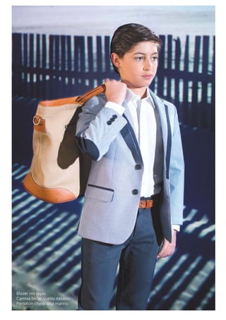 Blazer mil rayas 
Camisa beige cuello italiano 
Pantalón chino azul marino 
 