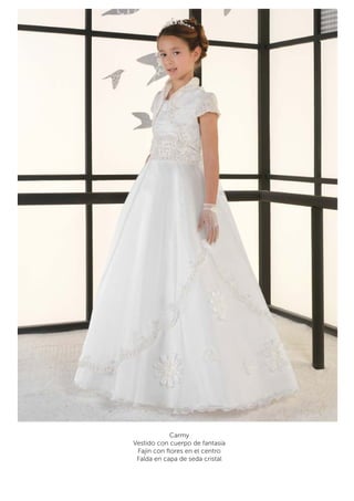 Carmy 
Vestido con cuerpo de fantasía 
Fajín con flores en el centro 
Falda en capa de seda cristal 
 