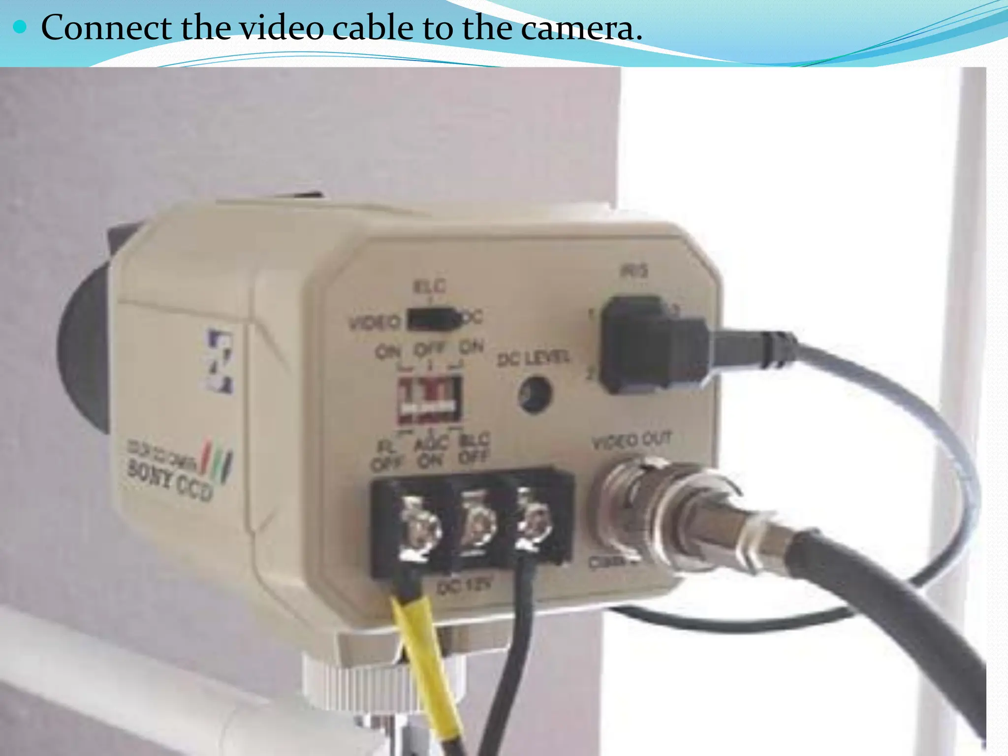  Connect the video cable to the camera.
 