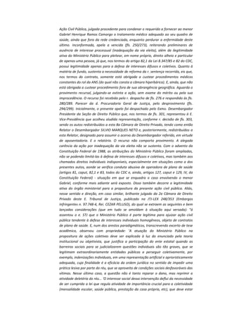 Ação Civil Pública, julgada procedente para condenar o requerido a fornecer ao menor
Gabriel Henrique Ramos Camargo o tratamento médico adequado ao seu quadro de
saúde, ainda que fora da rede credenciada, enquanto perdurar a enfermidade deste
último. Inconformada, apela a vencida (fls. 250/273), reiterando preliminares de
ausência de interesse processual (inadequação da via eleita), além da ilegitimidade
ativa do Ministério Público para pleitear, em nome próprio, direito alheio e particular
de apenas uma pessoa, já que, nos termos do artigo 82,1 da Lei 8.347/85 e 82 do CDC,
possui legitimidade apenas para a defesa de interesses difusos e coletivos. Quanto à
matéria de fundo, sustenta a necessidade de reforma da r. sentença recorrida, eis que,
nos termos do contrato, somente está obrigada a custear procedimentos médicos
constantes do rol da ANS (do qual não consta a câmara hiperbárica). E, ainda, que não
está obrigada a custear procedimento fora de sua abrangência geográfica. Aguarda o
provimento recursal, julgando-se extinta a ação, sem exame do mérito ou pela sua
improcedência. O recurso foi recebido pelo r. despacho de fls. 276 e respondido às fls.
280/289. Parecer da d. Procuradoria Geral de Justiça, pelo desprovimento (fls.
294/299). Inicialmente, o presente apelo foi despachado pelo Exmo. Desembargador
Presidente da Seção de Direito Público que, nos termos de fls. 301, representou à E.
Vice-Presidência que acolheu aludida representação, conforme r. decisão de fls. 303,
sendo os autos redistribuídos a esta 8a Câmara de Direito Privado, tendo como então
Relator o Desembargador SILVIO MARQUES NETO e, posteriormente, redistribuídos a
esta Relator, designado para assumir o acervo do Desembargador referido, em virtude
de aposentadoria. E o relatório. O recurso não comporta provimento. A alegada
carência da ação por inadequação da via eleita não se sustenta. Com o advento da
Constituição Federal de 1988, as atribuições do Ministério Público foram ampliadas,
não se podendo limitá-las à defesa de interesses difusos e coletivos, mas também aos
chamados direitos individuais indisponíveis, especialmente em situações como a dos
presentes autos, aonde se verifica conduta abusiva de operadora de plano de saúde
(artigos 81, caput, 82,1 e 83, todos do CDC e, ainda, artigos 127, caput e 129, IV, da
Constituição Federal) - situação em que se enquadra o caso envolvendo o menor
Gabriel, conforme mais adiante será exposto. Disso também decorre a legitimidade
ativa do órgão ministerial para a propositura da presente ação civil pública. Aliás,
nesse sentido e direção, em caso similar, brilhante julgado da 2a Câmara de Direito
Privado deste E. Tribunal de Justiça, publicado na JTJ-LEX 248/353 (Embargos
Infringentes n. 97.748-4, Rei. CEZAR PELUSO), do qual se extraem as seguintes e bem
lançadas considerações (que em tudo se amoldam à situação aqui versada): "á
assentou o e. STJ que o Ministério Público é parte legítima para ajuizar ação civil
pública tendente à defesa de interesses individuais homogêneos, objeto de contratos
de plano de saúde. E, num dos arestos paradigmáticos, transcrevendo excerto de tese
acadêmica, observou com propriedade: 'A atuação do Ministério Público na
propositura de ações coletivas deve ser explicada à luz do enunciado pela teoria
institucional ou objetivista, que justifica a participação do ente estatal quando as
barreiras sociais para se judicializarem questões individuais são tão graves, que se
legitimam extraordinariamente entidades públicas a perseguir coletivamente, por
exemplo, indenizações individuais, em uma representação artificial e aprioristicamente
adequada, cuja finalidade é a eficácia da ordem jurídica no sentido de impedir uma
prática lesiva por parte do réu, que se aproveita de condições sociais desfavoráveis das
vítimas. Nesse último caso, a questão não é tanto reparar o dano, mas reprimir a
atividade deletéria do réu... 'O interesse social dessa intervenção deflui da necessidade
de ser cumprida a lei que regula atividade de importância crucial para a coletividade
(mensalidade escolar, saúde pública, prestação da casa própria, etc), que deve estar

 