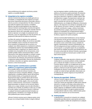 que las empresas realicen contribuciones a partidos
políticos y funcionarios gubernamentales. No obstante,
Johnson Controls, sus subsidiarias, empleados, cargos
ejecutivos, directores o agentes no deben realizar tales
contribuciones o pagos, ni proporcionar nada que sea
de valor (o una oferta o promesa de una contribución,
pago o provisión de cosas de valor), ya sea directa o
indirectamente, con el objeto de influenciar a funcionario
alguno, o de asegurarse una ventaja no apropiada con el
fin de obtener una venta o retener un negocio. Además,
cualquier contribución o pago, u ofertas o promesas
de contribuciones o pagos, a funcionarios extranjeros,
deberán ser aprobados por el Departamento legal y
deberán documentarse íntegramente y con exactitud en
los libros y registros de nuestra compañía.
Johnson Controls debe familiarizarse con las empresas
y las personas con las que hace negocios. Es esencial
que apliquemos una diligencia razonable a la selección
de nuestros socios comerciales nuevos, incluidos los
agentes, representantes, asesores y distribuidores, con
el fin de asegurarnos de que cumplimos con las leyes
anticorrupción. La compañía espera de sus empleados
que tomen las medidas necesarias para familiarizarse con
los socios comerciales de Johnson Controls y que pongan
en práctica la prudencia necesaria para cumplir con las
leyes anticorrupción.
14	Acatar la ley
Cualquier empleado, cargo ejecutivo o director que esté
involucrado en un proceso judicial o similar, originado
por su relación de empleo o servicio con Johnson
Controls, deberá cumplir con el reglamento de ese foro,
cooperar con las órdenes dictadas y nunca cometer
perjurio u obstruir la acción de la justicia. Todos los
empleados de Johnson Controls deben, como mínimo,
cumplir con todas las leyes aplicables relacionadas con
la realización de nuestros negocios en la jurisdicción
correspondiente.
15	 Razones de seguridad - Defensa
Johnson Controls y algunos de sus negocios tienen a
su cargo asuntos de“alto secreto”sujetos a autoriza-
ciones por razones de seguridad. Se debe poner especial
atención en cumplir con las leyes sobre protección y
divulgación de información clasificada relacionada con
dichos negocios. Es obligatorio notificar formalmente
al Departamento legal y a la agencia gubernamental
correspondiente todas las visitas a determinados países
hostiles y las reuniones con sus funcionarios.
16	 Antimonopolio
La planificación o actuación en conjunto con cualquier
competidor para fijar precios o para pactar acerca de la
naturaleza, grado o medios de competencia en cualquier
11
estas prohibiciones de cualquier otra forma, estarán
sujetos a un posible despido.
12	 Integridad en los registros contables
Johnson Controls documenta una amplia gama de sus
actividades. La integridad de estos registros es la base
para tomar importantes decisiones comerciales y llevar a
cabo las acciones correspondientes. Por ello, es esencial
que todos los registros sean exactos y completos.
Además, hay determinada legislación que exige que
Johnson Controls mantenga tipos concretos de registros
y documentos, así como un sistema de controles internos
que garantice, dentro de lo razonable, que las transac-
ciones se ejecutan con arreglo a la autorización de la
dirección, y que son registradas con el fin de permitir una
preparación adecuada de los balances financieros.
Los libros de cuentas, los registros y las cuentas de
Johnson Controls deben reflejar, de una forma razonable-
mente detallada, exacta y honesta, las transacciones
de la compañía y la disposición de sus activos, y en
cualquier caso, deben prepararse y mantenerse conforme
a la legislación vigente. Esta responsabilidad prohíbe
anotaciones falsas o engañosas con relación tanto a la
cantidad como al propósito de las transacciones, como
también prohíbe realizar aseveraciones falsas u omitir
información. Entre algunos ejemplos se incluyen compro-
bantes, facturas, datos financieros, informes de gastos,
conocimientos de embarque, documentación presentada
a organismos gubernamentales, informes de rendimiento
y contratos o acuerdos con agentes, representantes,
asesores u otras terceras partes.
13	Anticorrupción: contribuciones a partidos
políticos y a organismos gubernamentales
No se pueden ofrecer contribuciones de fondos
o servicios, en nombre de Johnson Controls o de
cualquiera de nuestras compañías afiliadas, a ninguna
organización o candidato político, dentro del territorio
de los Estados Unidos, sin la aprobación previa del
Departamento legal. Se prohíbe dentro del territorio
de los Estados Unidos ofrecer cualquier favor, servicio,
entretenimiento, comida, regalo u otra cosa de valor,
directa o indirectamente, a funcionarios o empleados
gubernamentales, en relación con los servicios relacio-
nados con su cargo, incluidas cosas de valor ofrecidas a
miembros de su familia. Se prohíbe en todo caso, en todo
el mundo, realizar contribuciones directas o indirectas
a cualquier funcionario gubernamental (incluidos sus
representantes o familiares) con el objeto de obtener
trato preferente para nuestra compañía.
Johnson Controls reconoce que en algunos países, entre
los que no se incluye Estados Unidos, es legal y habitual
­10
 